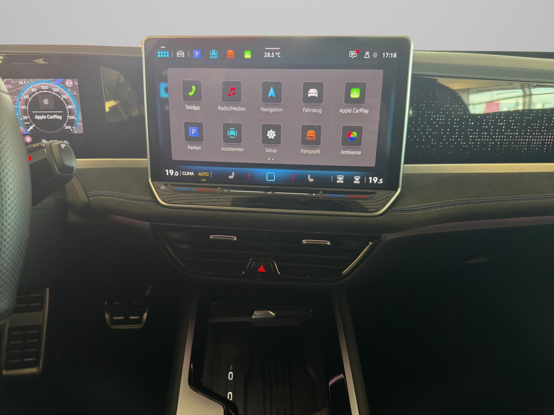 VW Passat Variant 2.0 TDI R-Line DSG 4motion-image-14