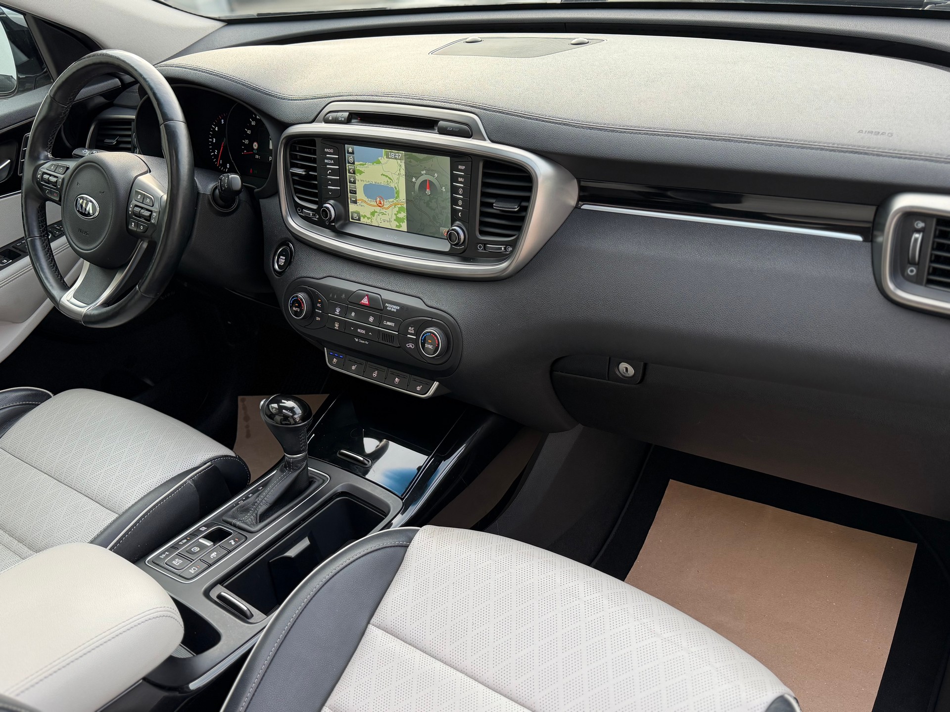 KIA Sorento 2.2 CRDI Style 7P. Automatic-image-15