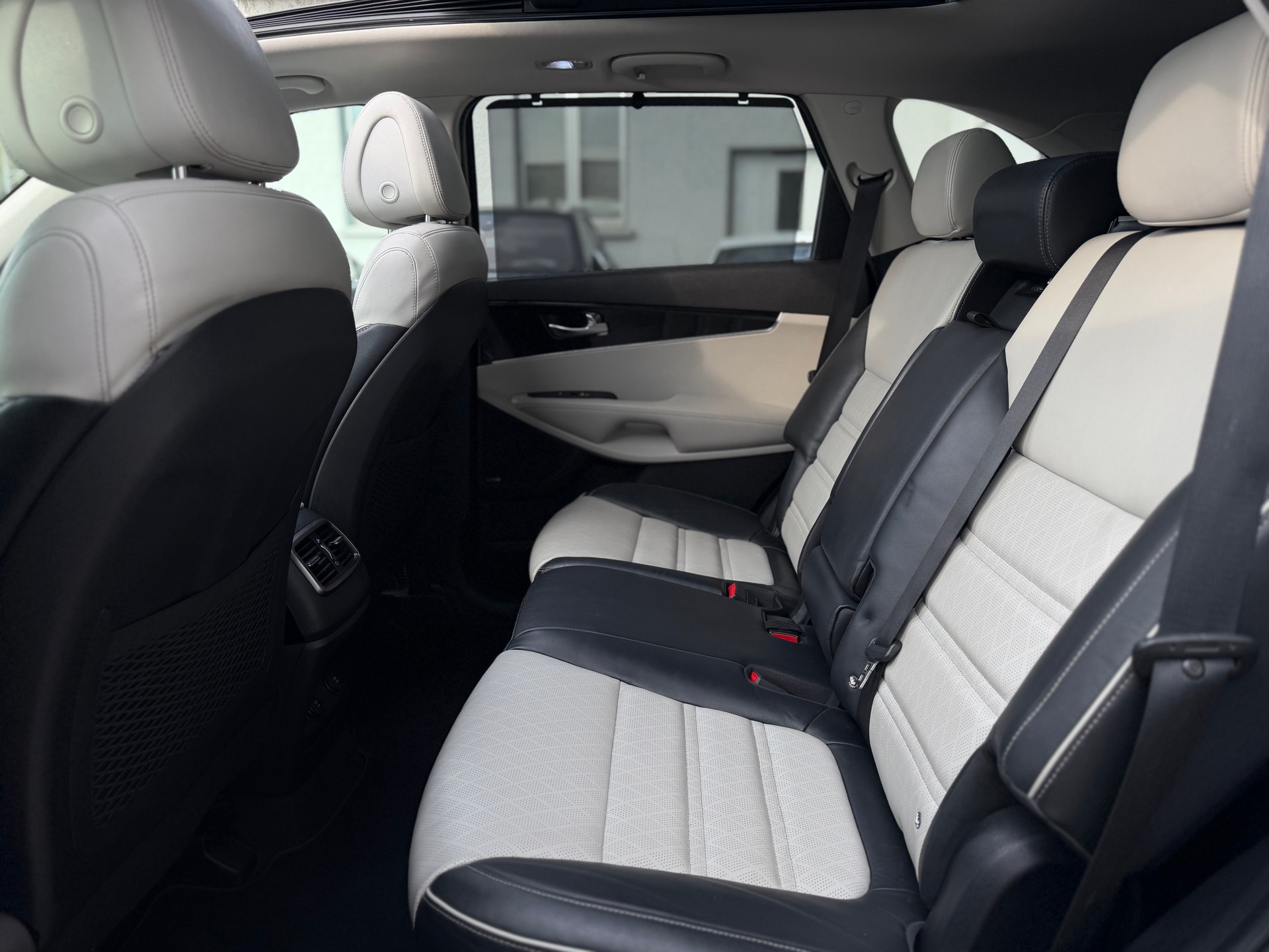 KIA Sorento 2.2 CRDI Style 7P. Automatic-image-9