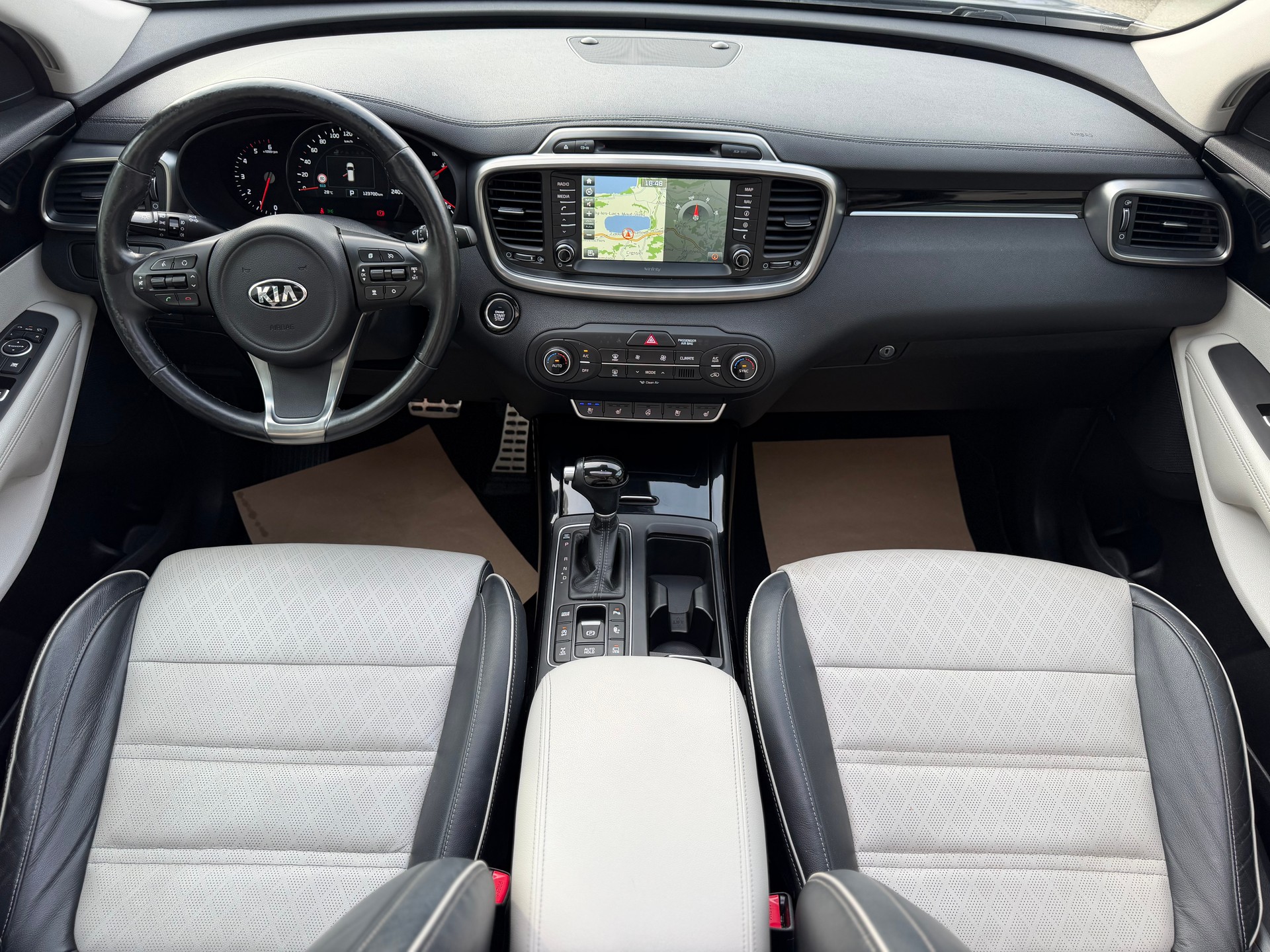KIA Sorento 2.2 CRDI Style 7P. Automatic-image-10