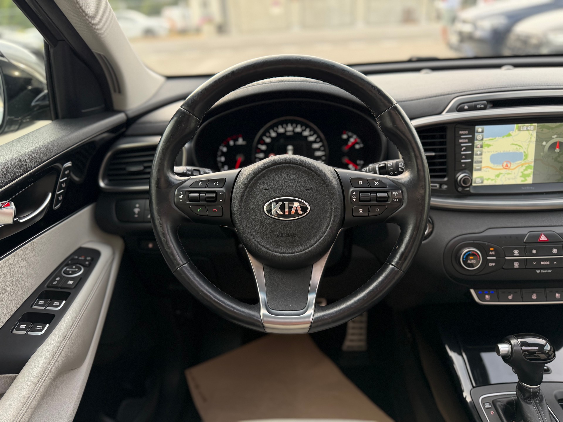 KIA Sorento 2.2 CRDI Style 7P. Automatic-image-16
