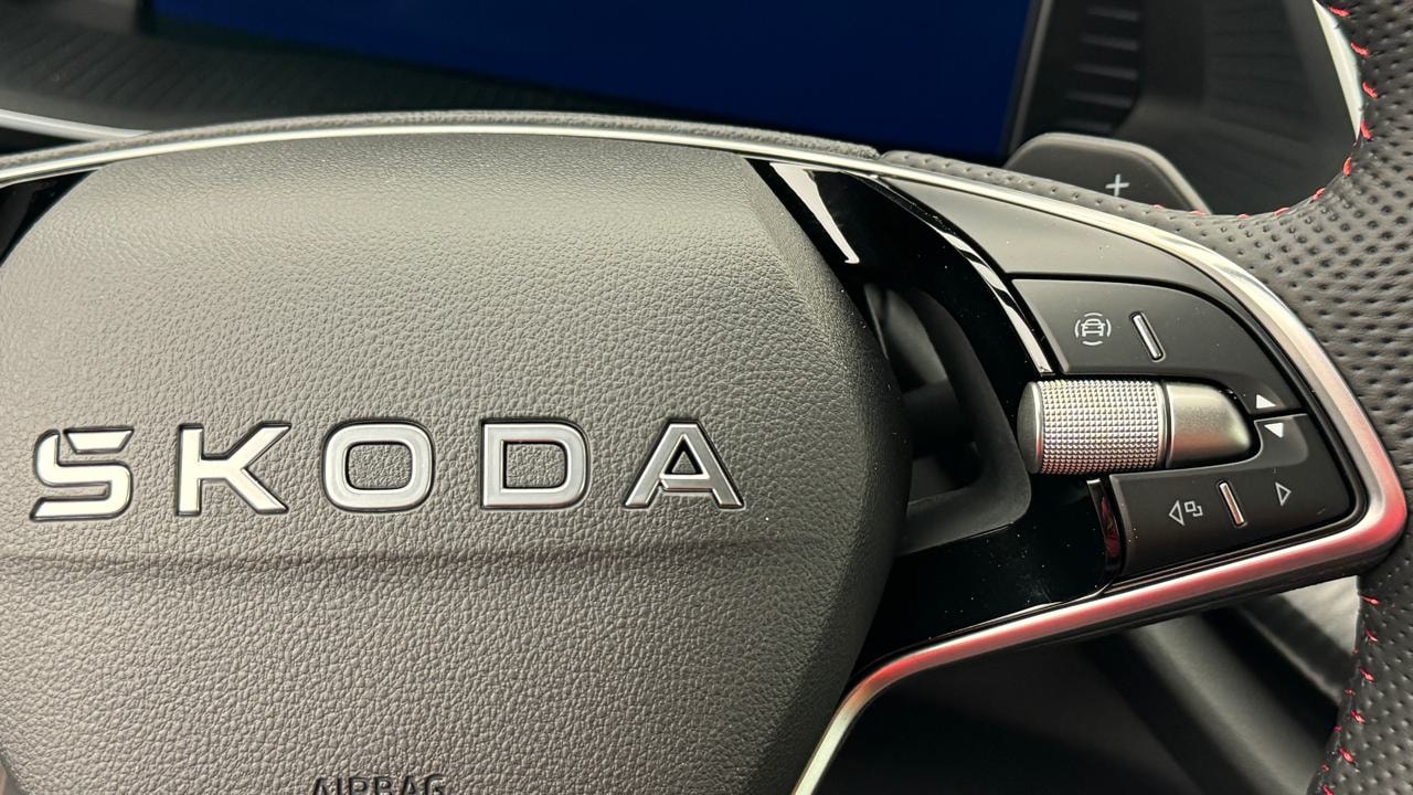 SKODA Octavia Combi 2.0 TSI DSG RS-image-9
