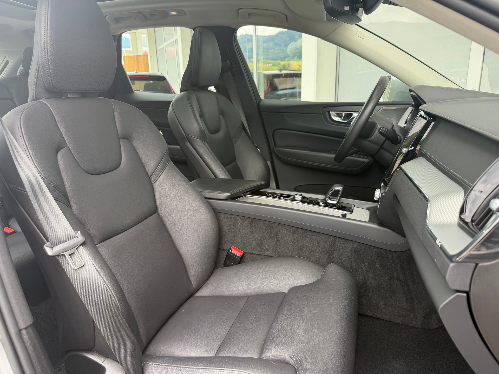 VOLVO XC60 T6 eAWD Ultimate Bright Geartronic-image-3