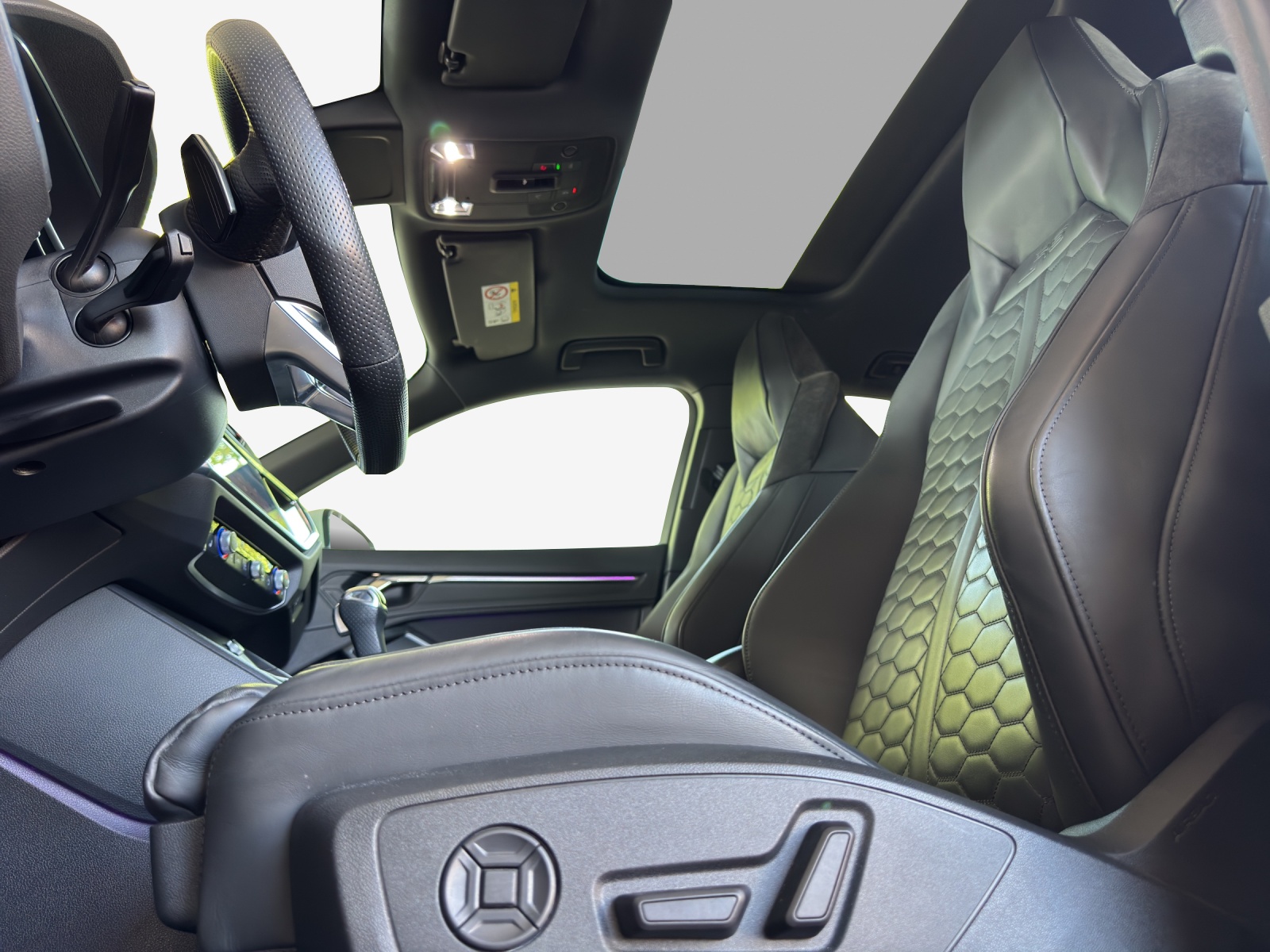 AUDI RS Q3 Sportback quattro S tronic-image-13