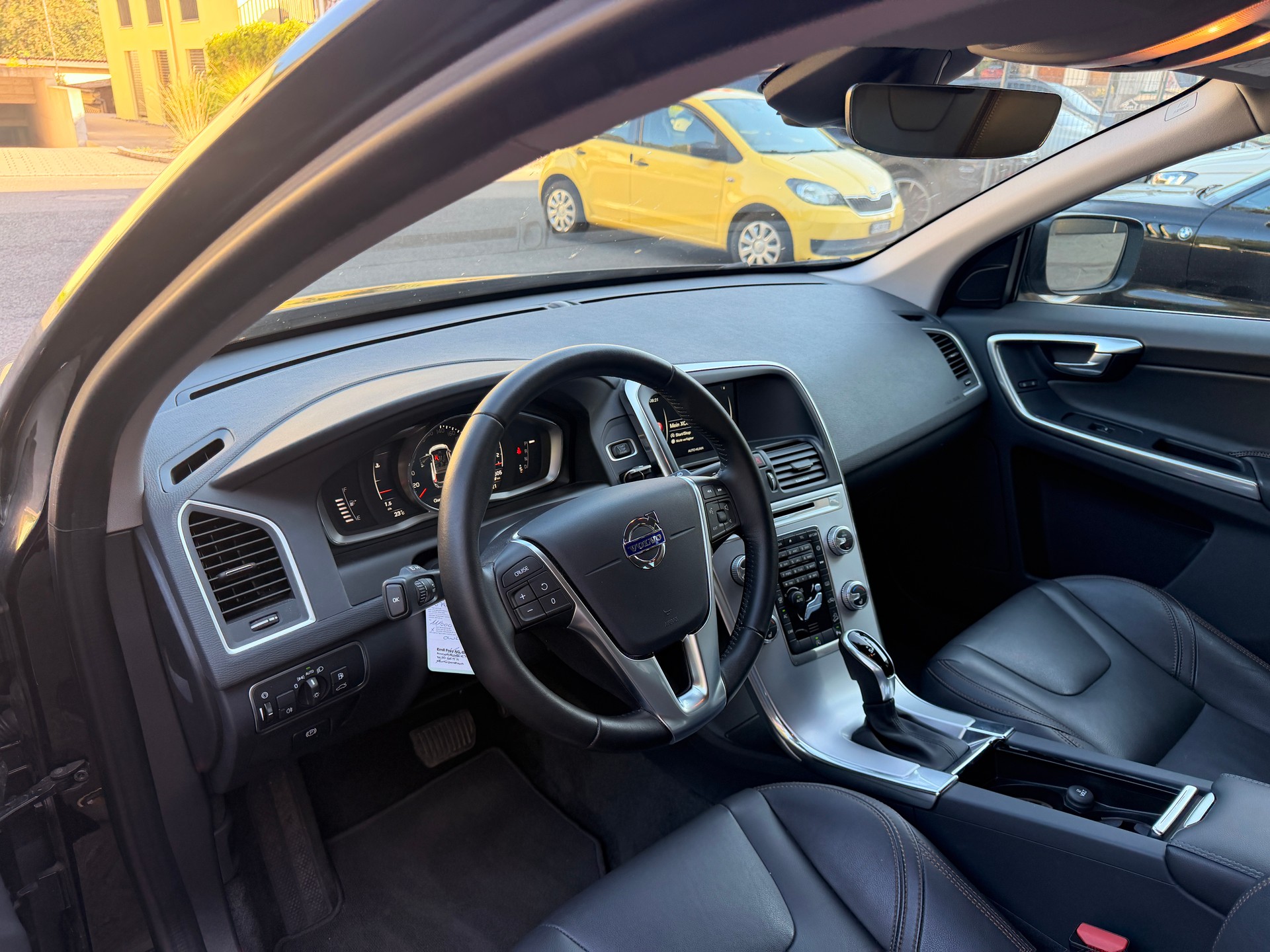 VOLVO XC60 T5 AWD Executive Plus Geartronic-image-6