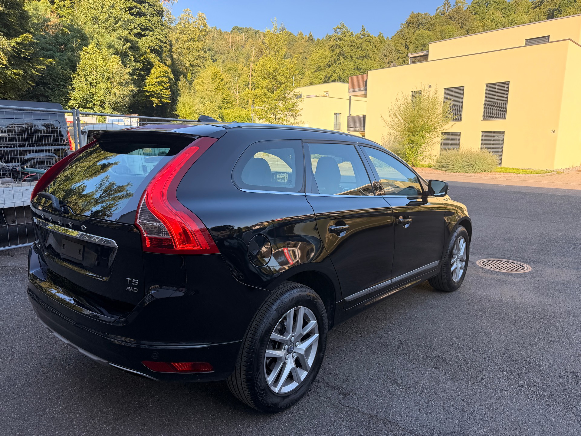VOLVO XC60 T5 AWD Executive Plus Geartronic-image-3