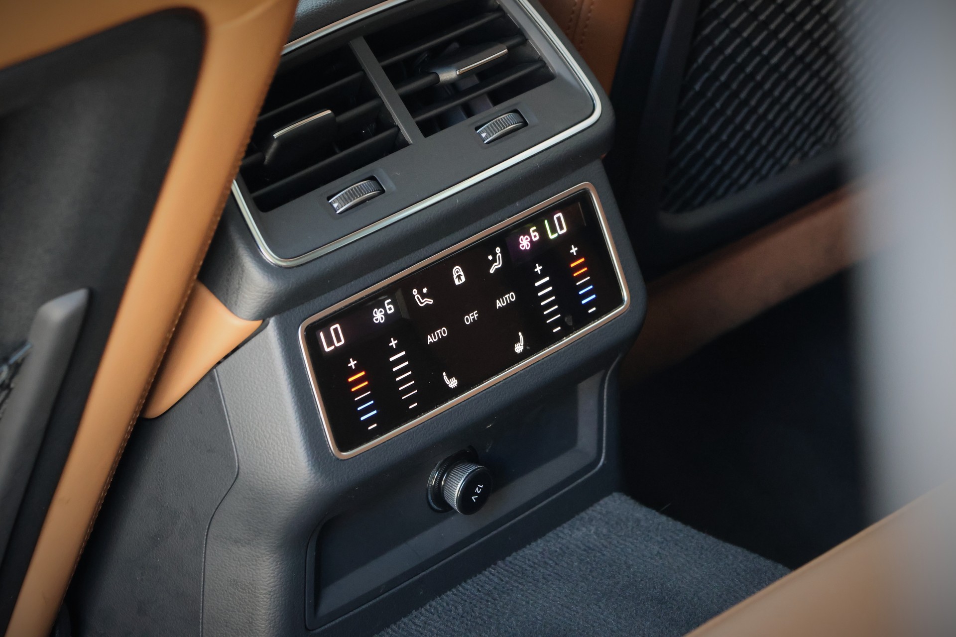 AUDI RS6 Avant 4.0 TFSI V8 Performance quattro (CH) *Exclusive Goodwood Green*-image-14
