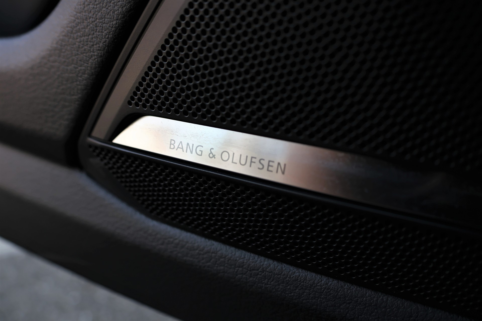 AUDI RS6 Avant 4.0 TFSI V8 Performance quattro (CH) *Exclusive Goodwood Green*-image-12