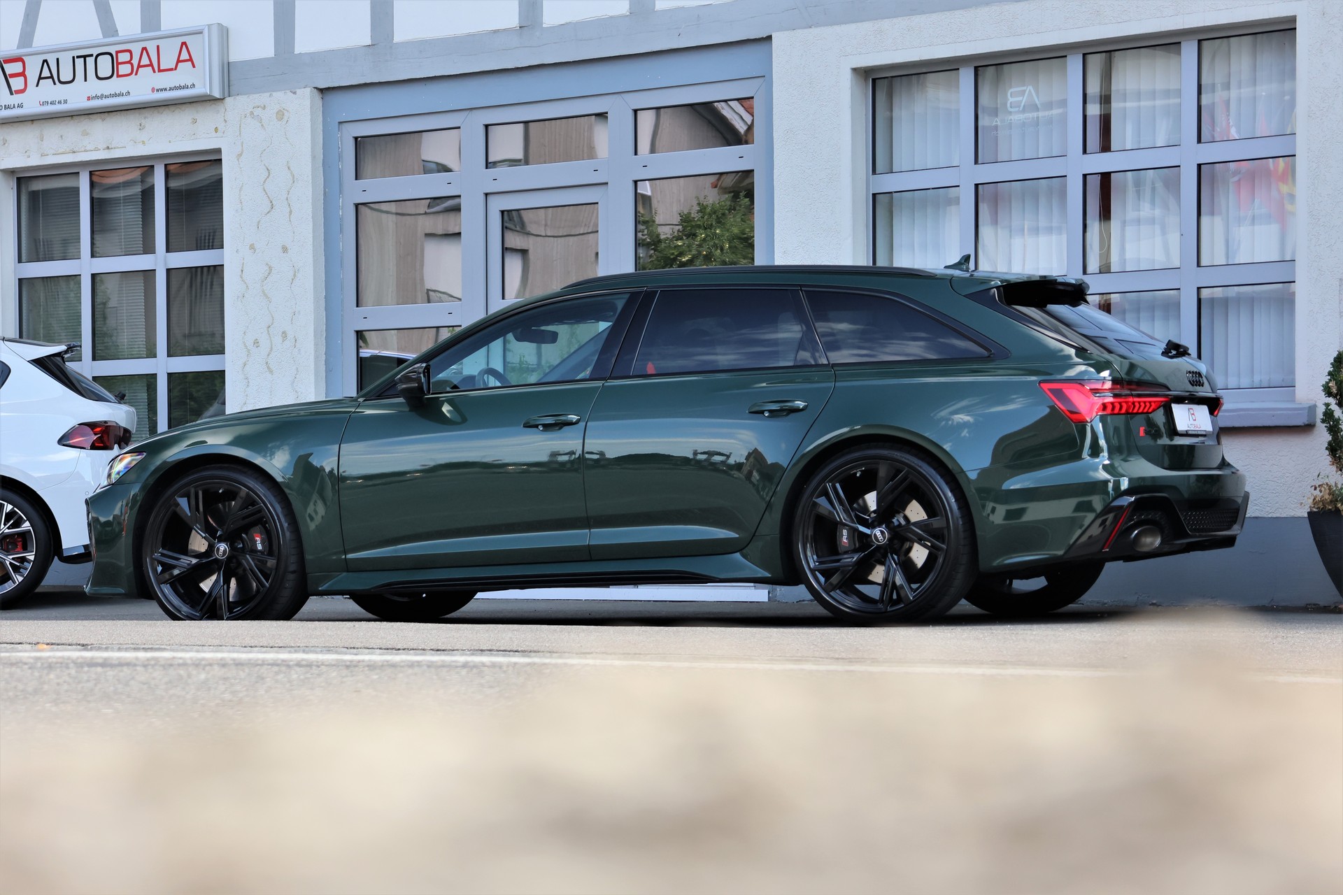 AUDI RS6 Avant 4.0 TFSI V8 Performance quattro (CH) *Exclusive Goodwood Green*-showroom-element-3
