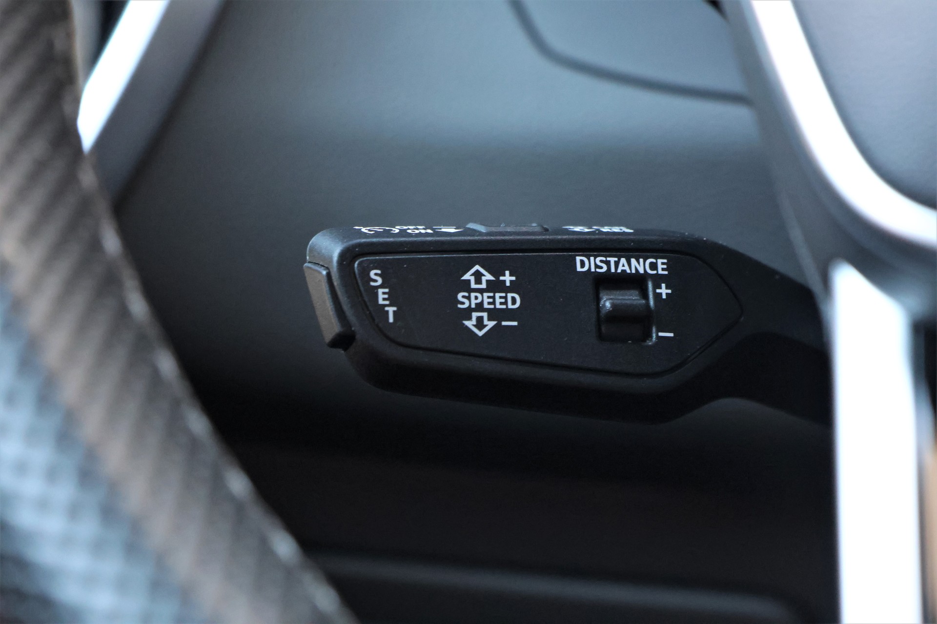 AUDI RS6 Avant 4.0 TFSI V8 Performance quattro (CH) *Exclusive Goodwood Green*-image-18
