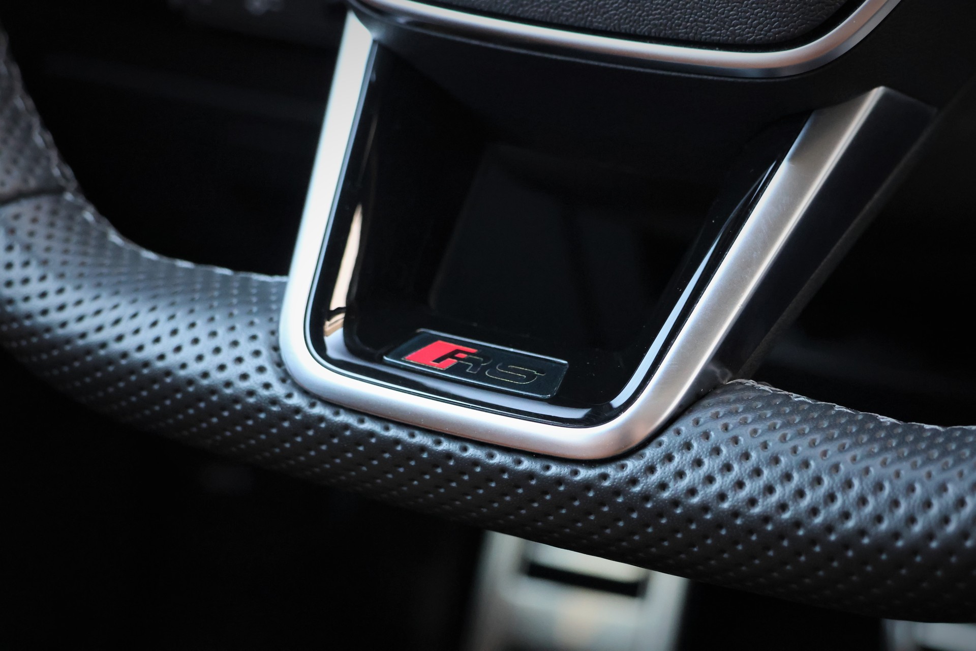 AUDI RS6 Avant 4.0 TFSI V8 Performance quattro (CH) *Exclusive Goodwood Green*-image-19