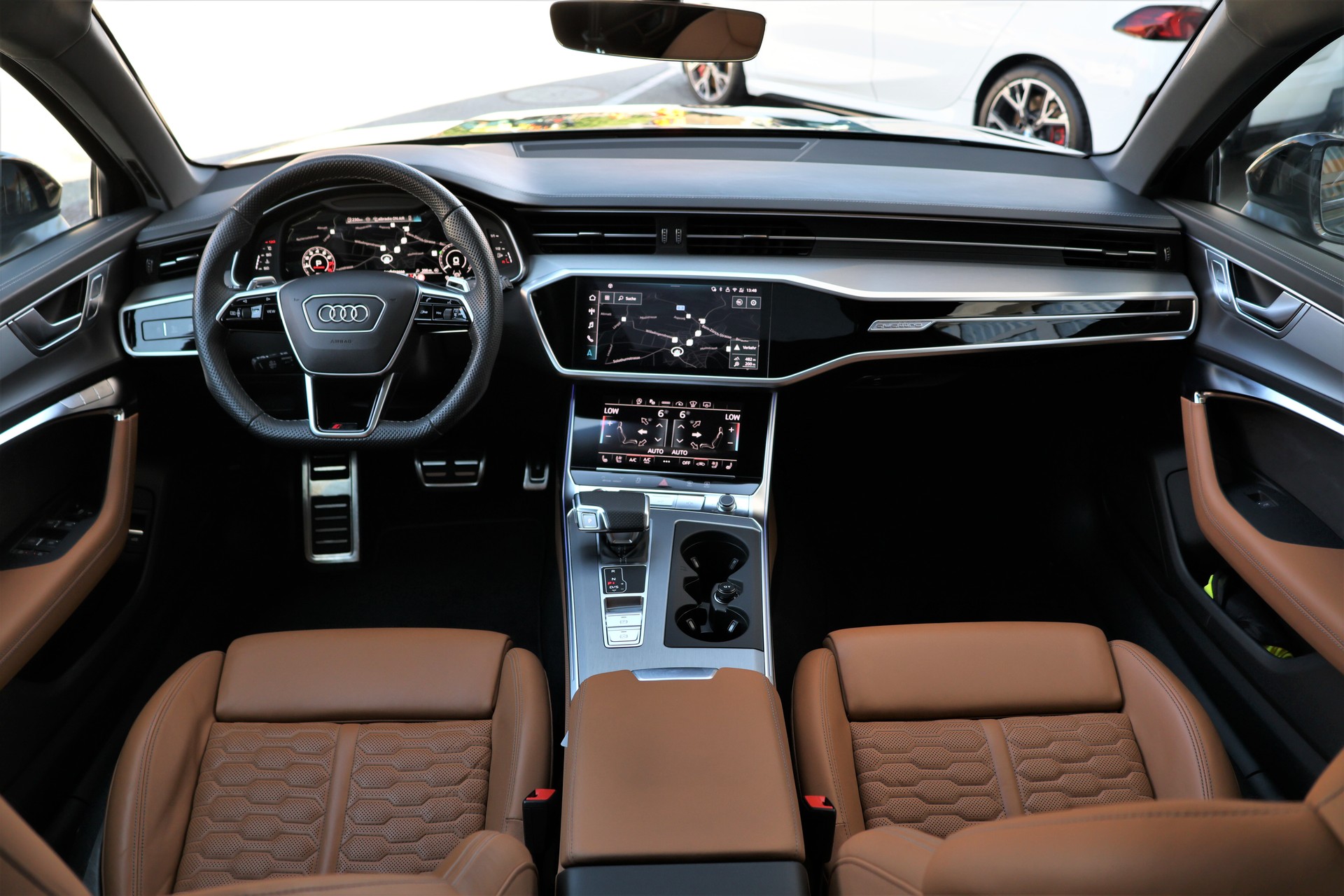 AUDI RS6 Avant 4.0 TFSI V8 Performance quattro (CH) *Exclusive Goodwood Green*-image-17