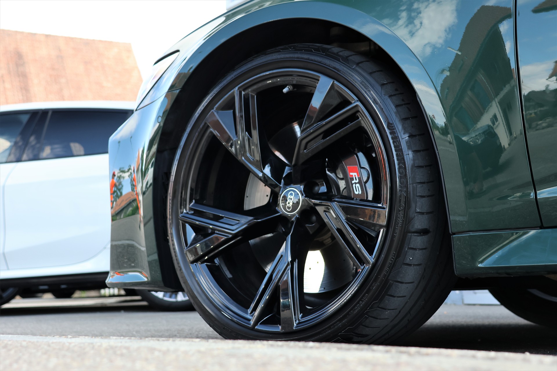 AUDI RS6 Avant 4.0 TFSI V8 Performance quattro (CH) *Exclusive Goodwood Green*-image-7