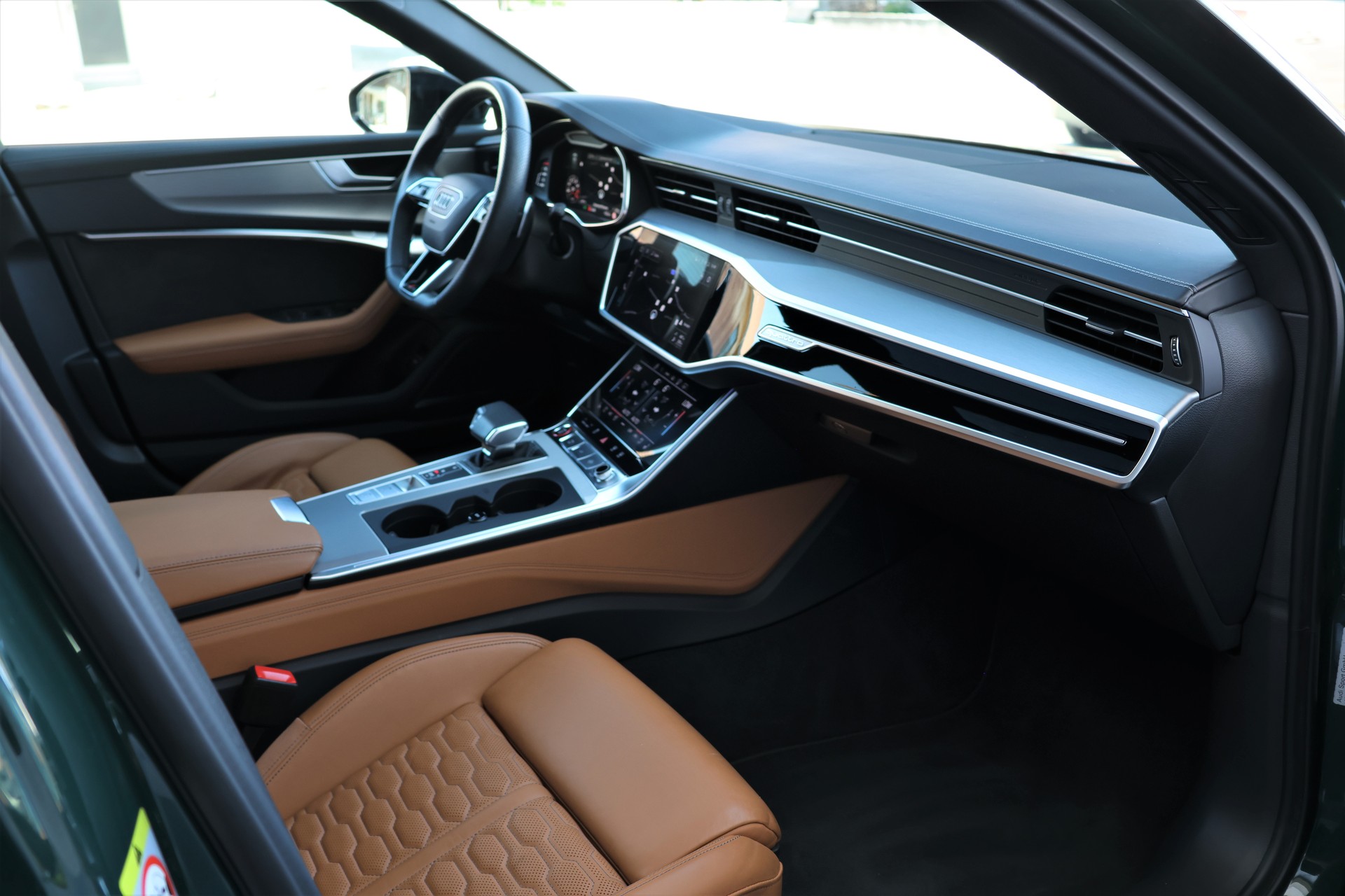 AUDI RS6 Avant 4.0 TFSI V8 Performance quattro (CH) *Exclusive Goodwood Green*-image-21