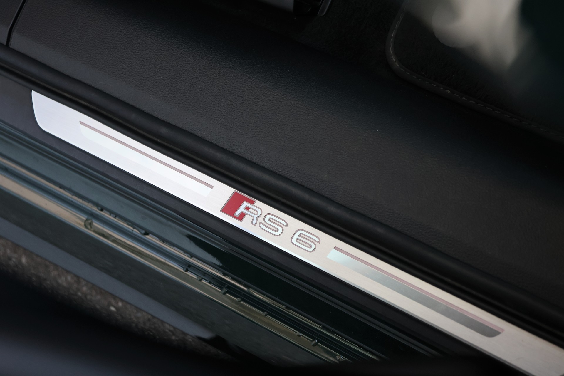 AUDI RS6 Avant 4.0 TFSI V8 Performance quattro (CH) *Exclusive Goodwood Green*-image-23