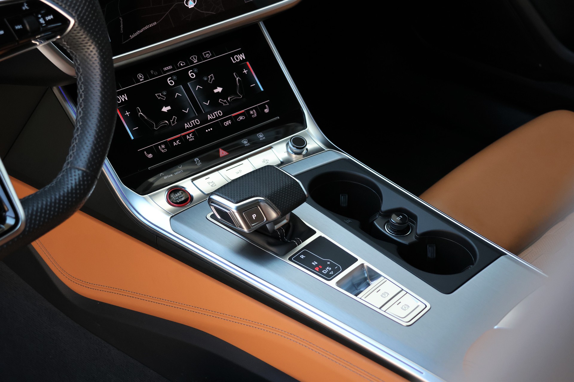 AUDI RS6 Avant 4.0 TFSI V8 Performance quattro (CH) *Exclusive Goodwood Green*-image-11
