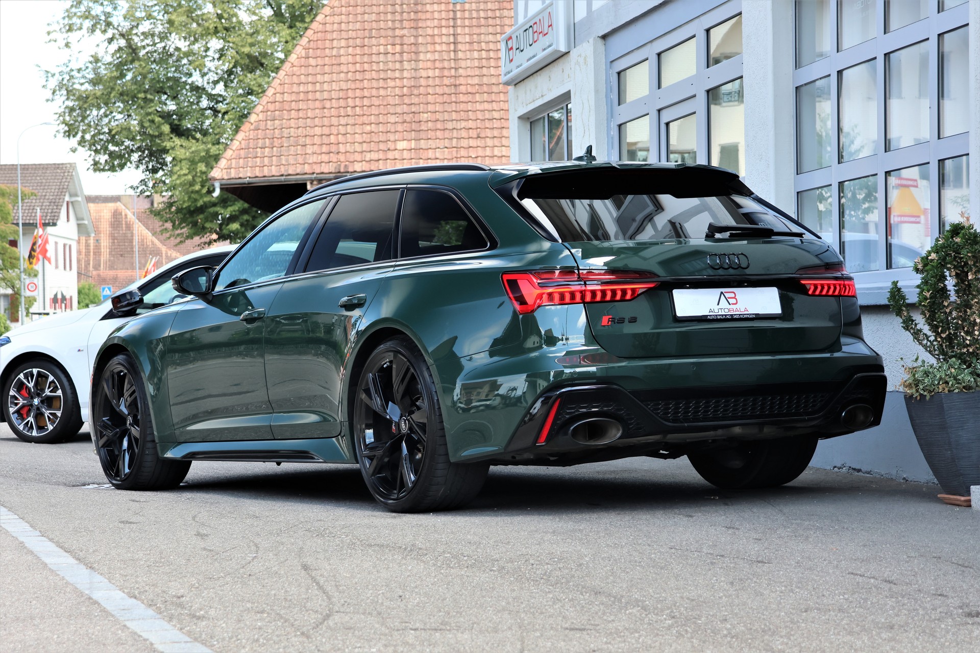 AUDI RS6 Avant 4.0 TFSI V8 Performance quattro (CH) *Exclusive Goodwood Green*-showroom-element-2