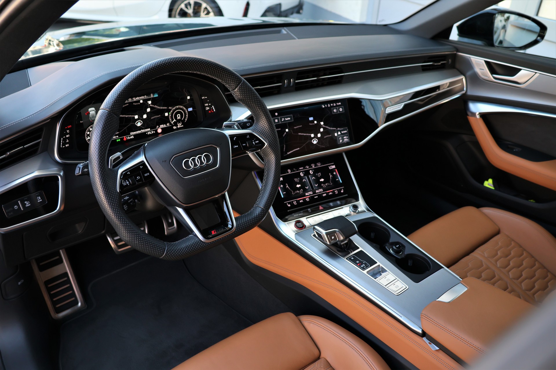 AUDI RS6 Avant 4.0 TFSI V8 Performance quattro (CH) *Exclusive Goodwood Green*-image-10