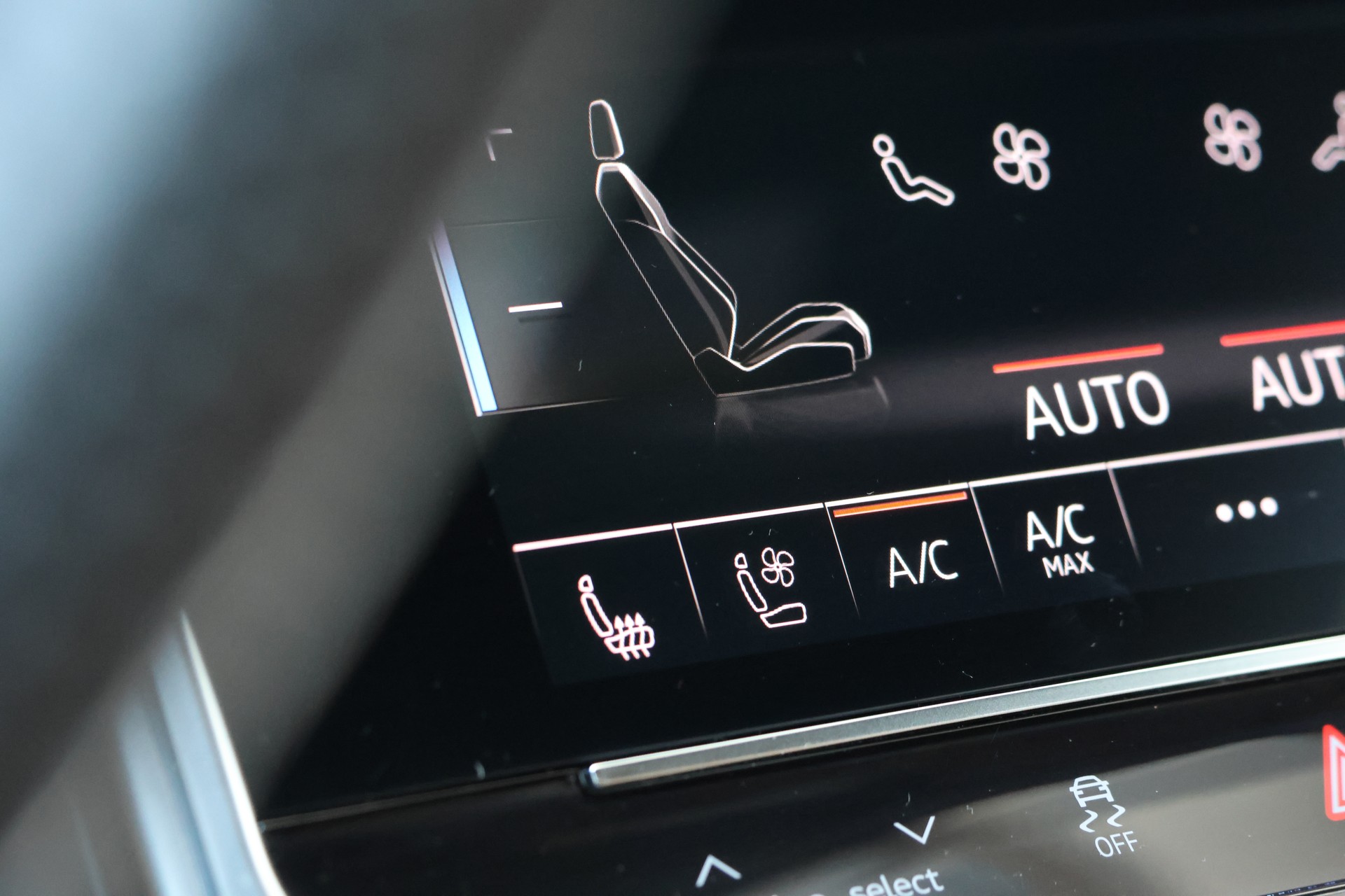 AUDI RS6 Avant 4.0 TFSI V8 Performance quattro (CH) *Exclusive Goodwood Green*-image-32