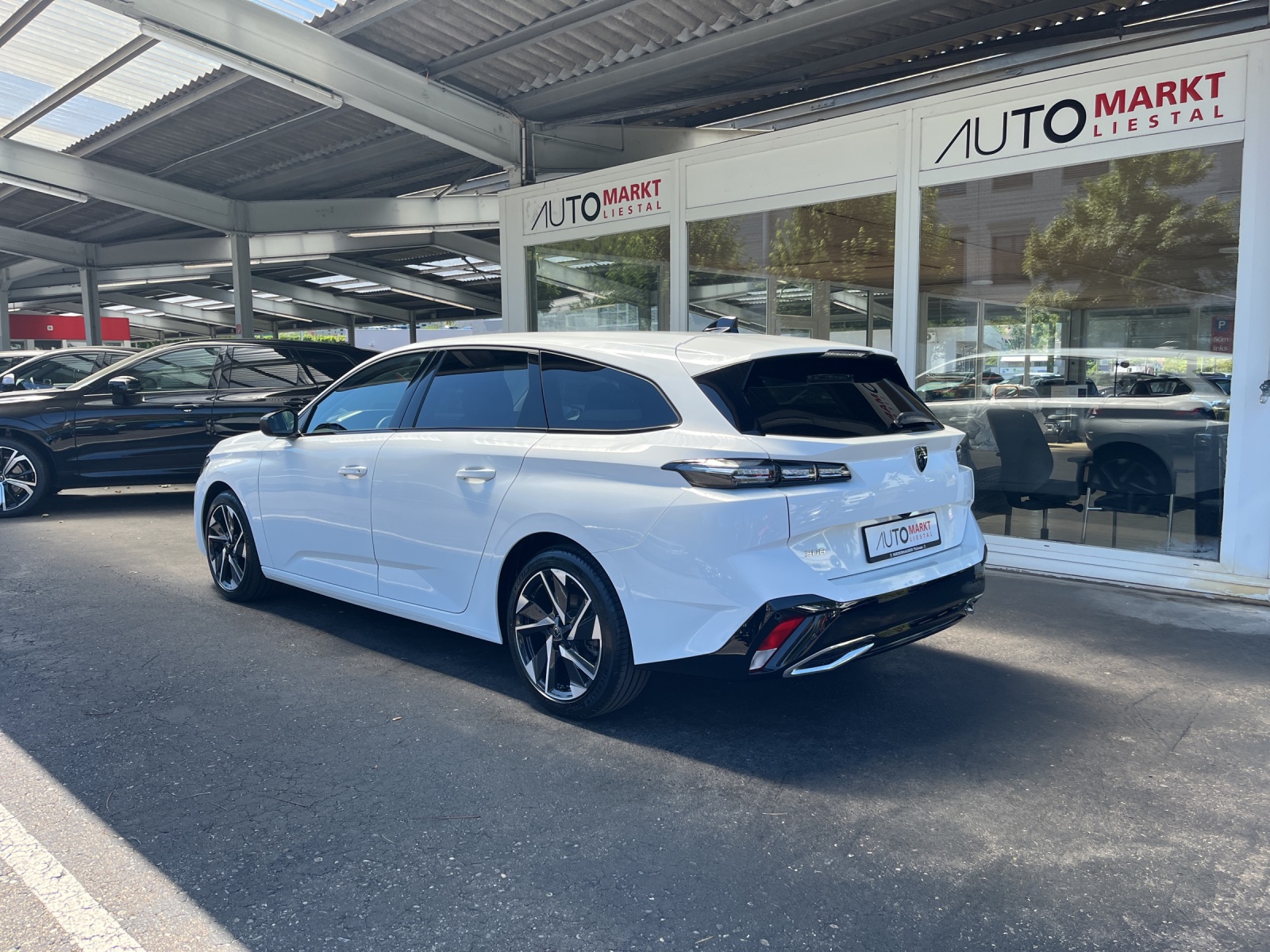 PEUGEOT 308 SW 1.5 BlueHDI Allure Pack EAT8-image-2