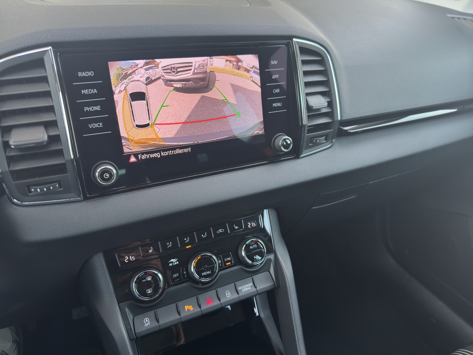 SKODA Karoq 1.5 TSI Style DSG-image-13