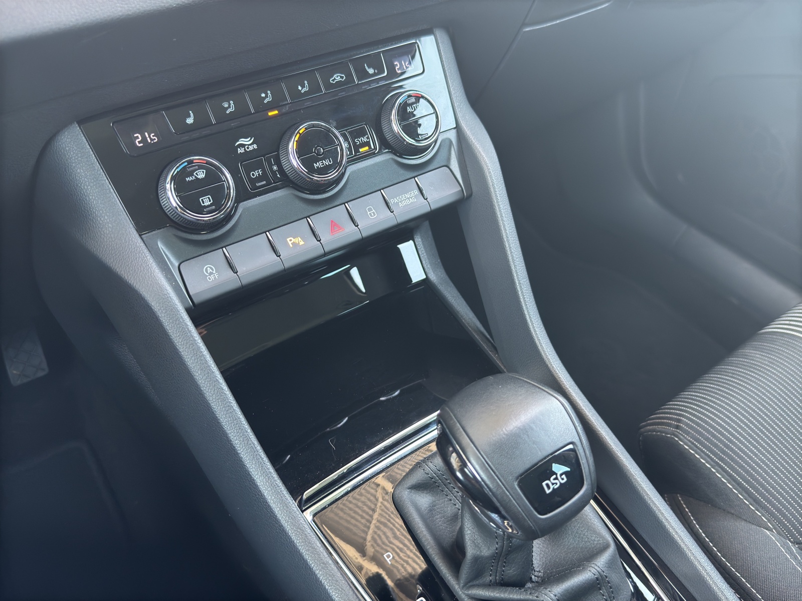 SKODA Karoq 1.5 TSI Style DSG-image-9