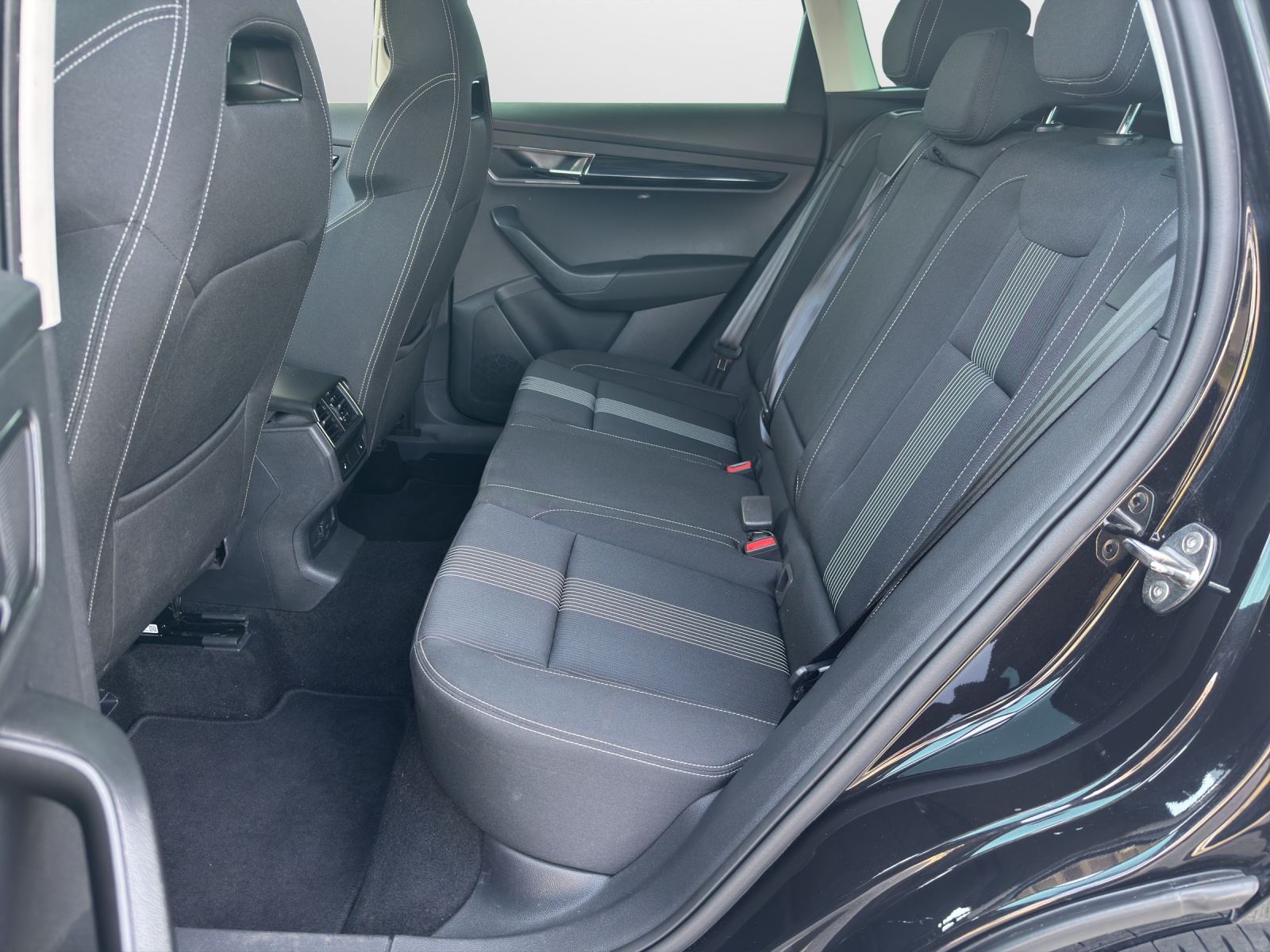 SKODA Karoq 1.5 TSI Style DSG-image-7