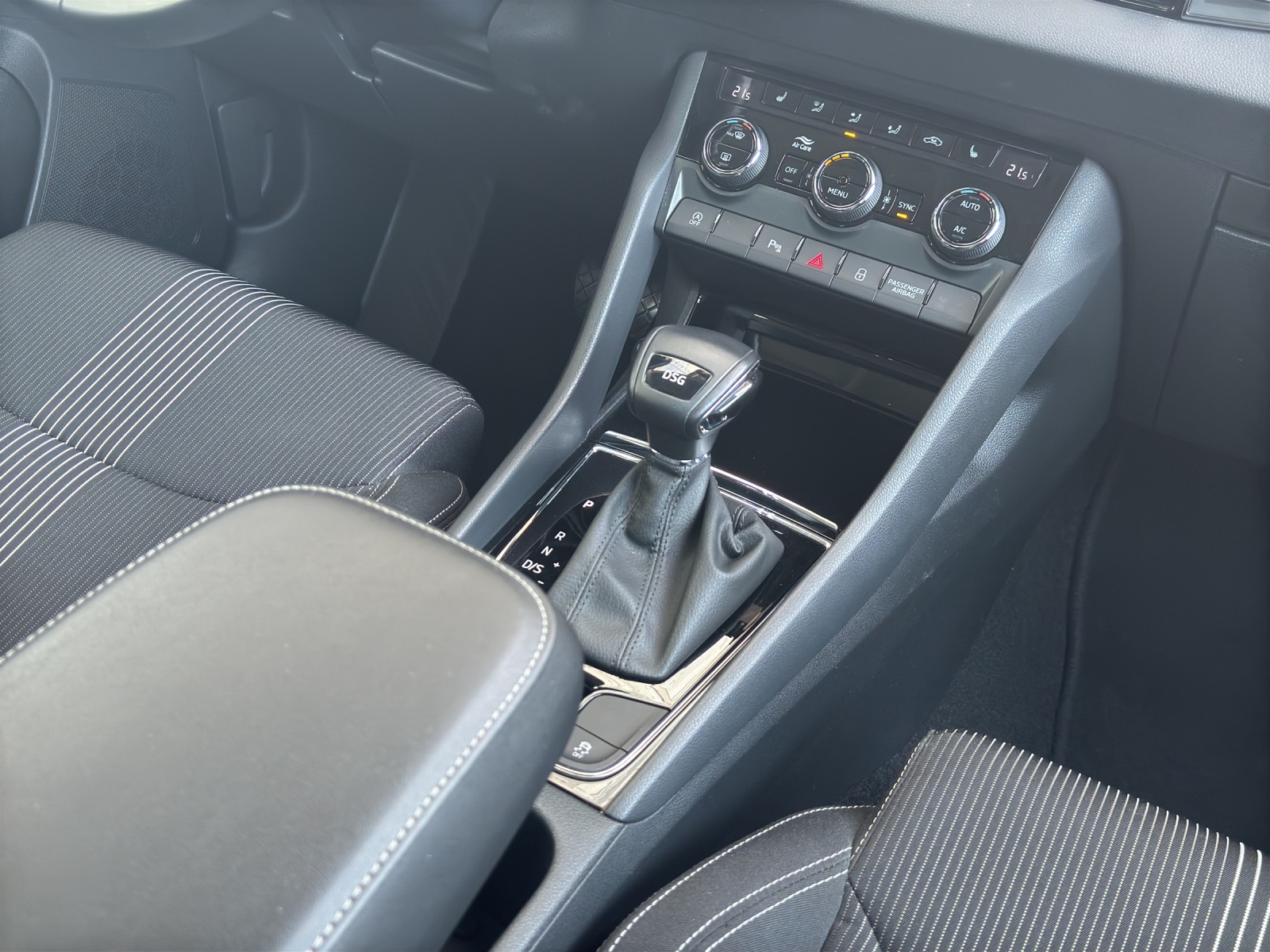 SKODA Karoq 1.5 TSI Style DSG-image-8