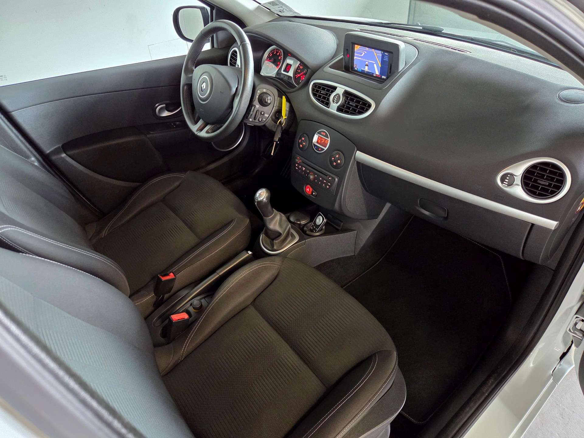 RENAULT Clio 1.2 TCe 100 Expression-image-15