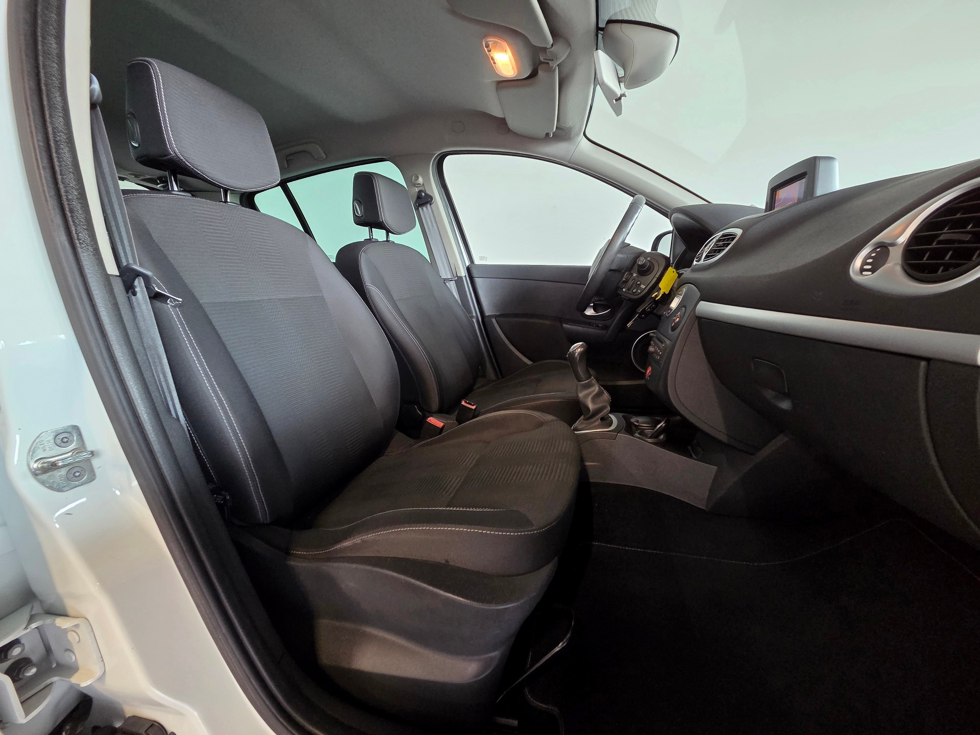 RENAULT Clio 1.2 TCe 100 Expression-image-17