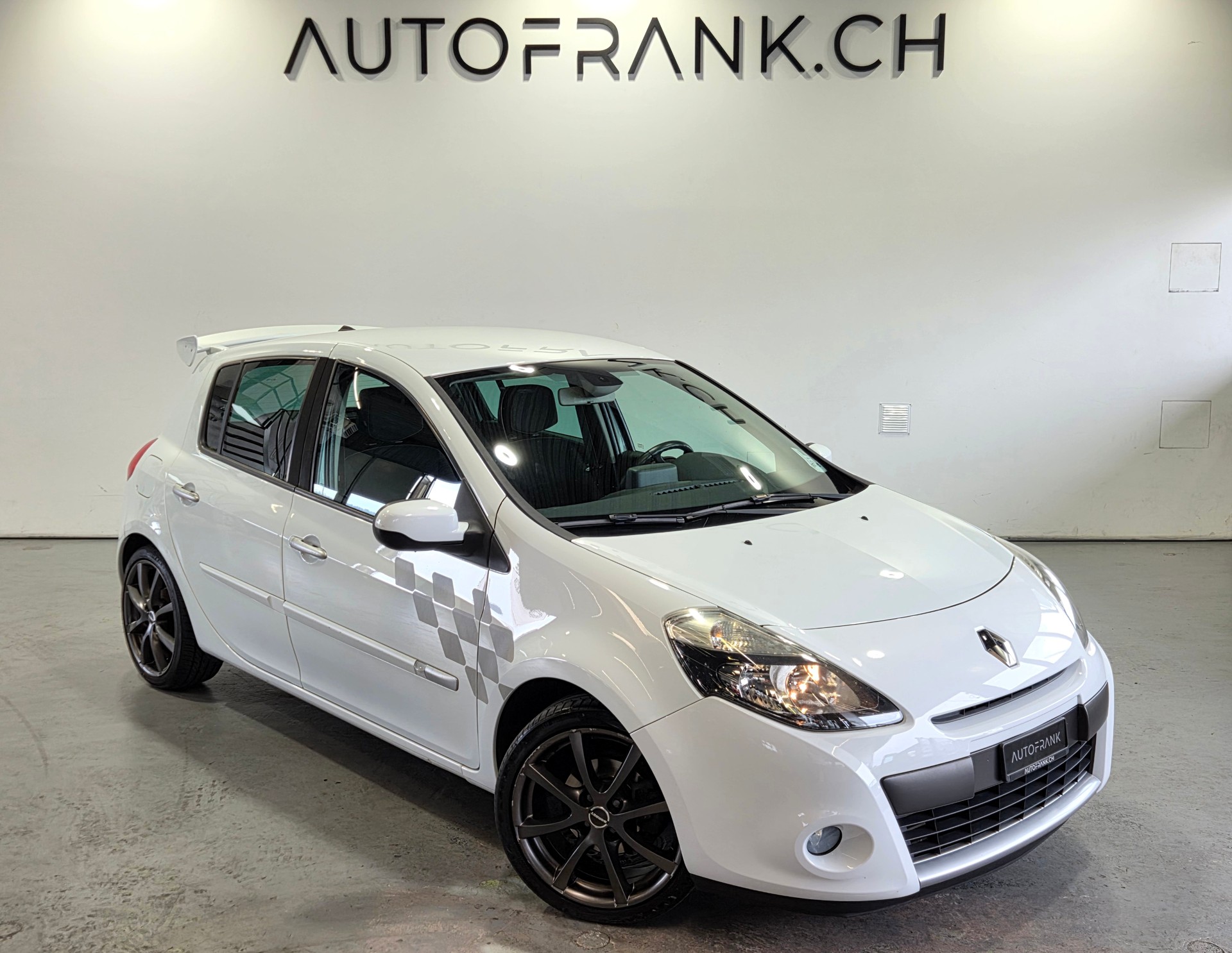 RENAULT Clio 1.2 TCe 100 Expression-image-1