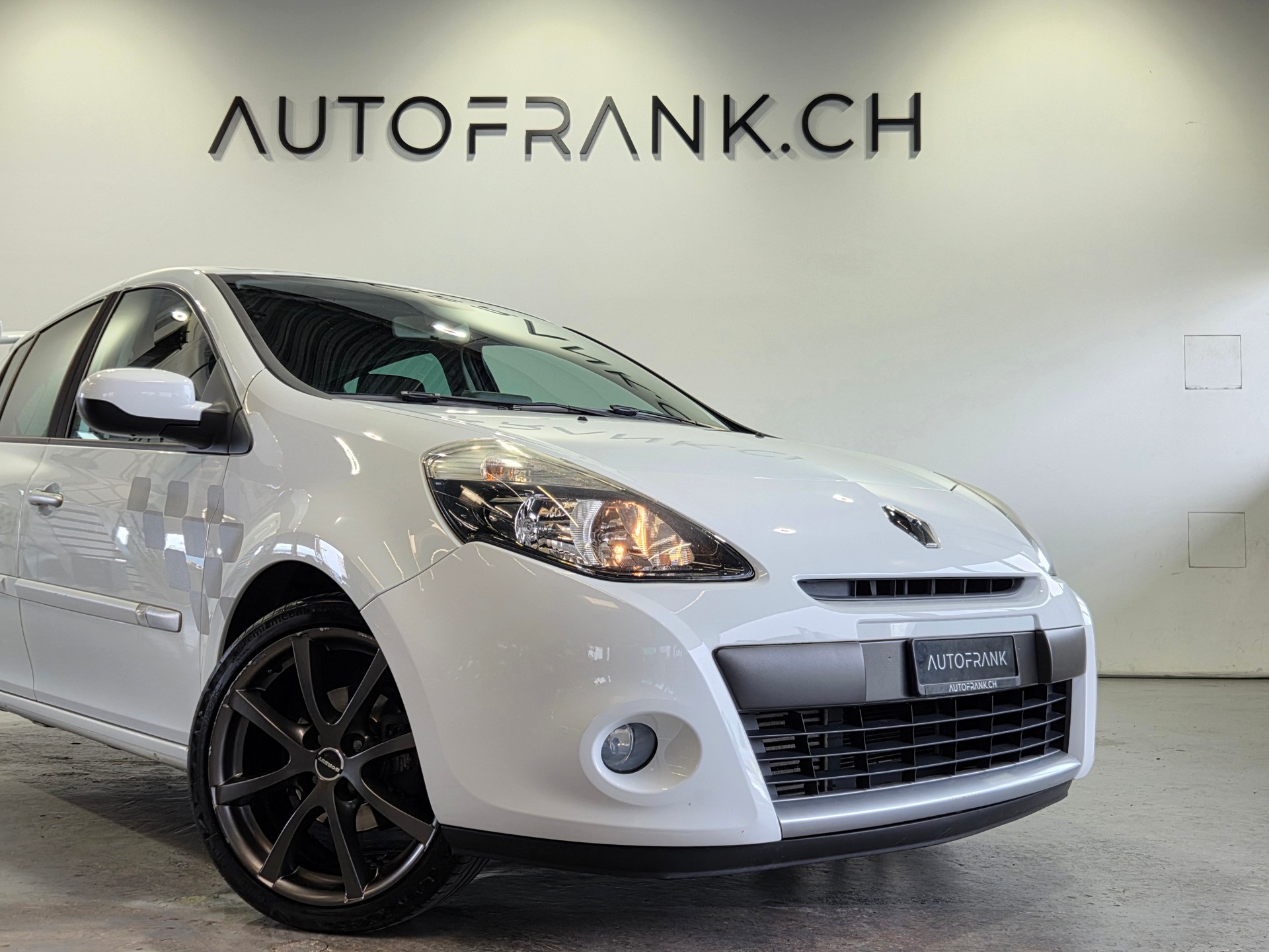 RENAULT Clio 1.2 TCe 100 Expression-image-3