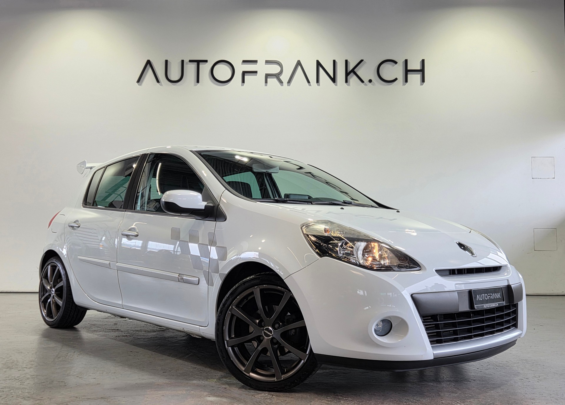 RENAULT Clio 1.2 TCe 100 Expression-image-0