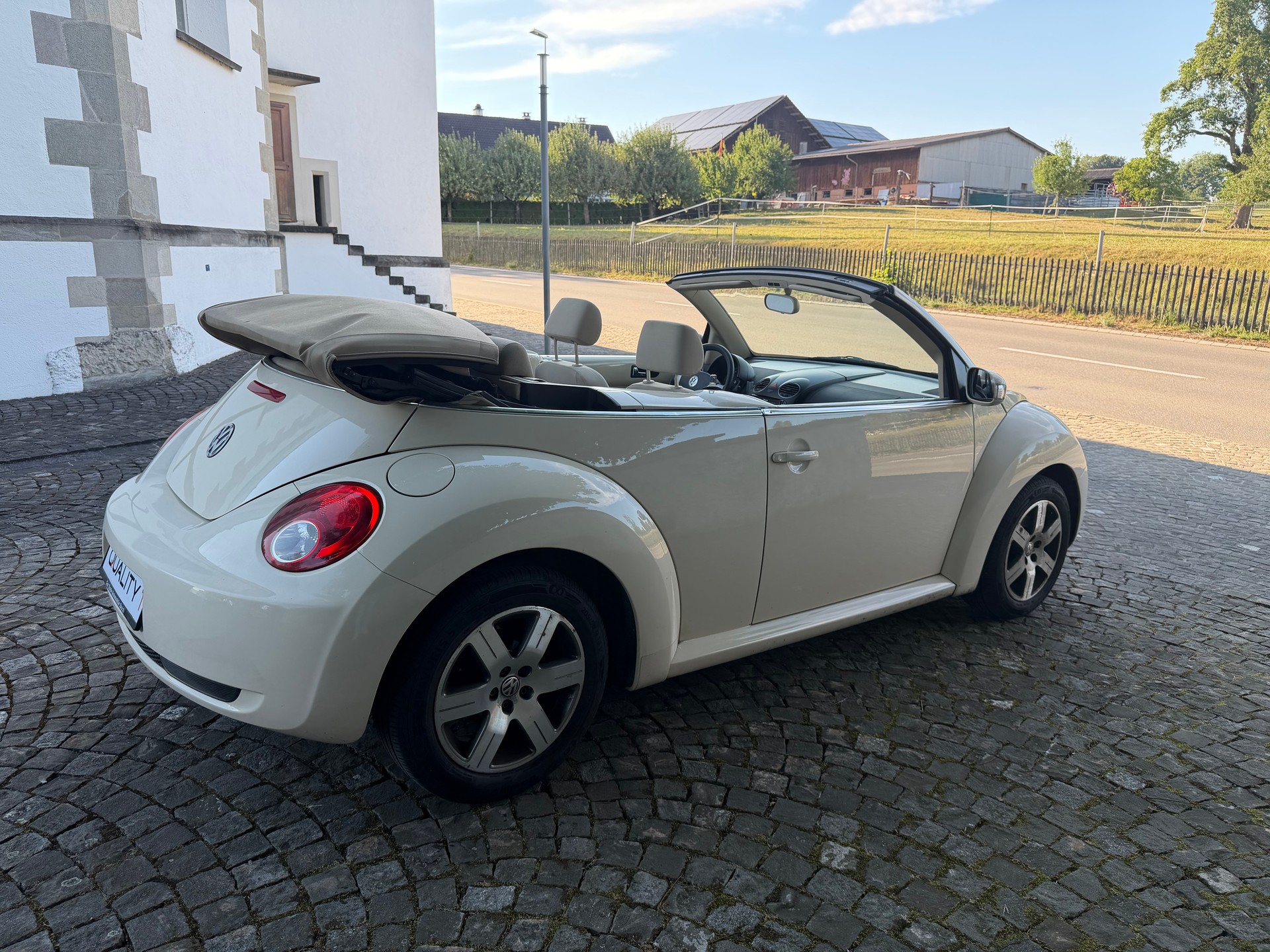 VW Beetle Cabrio 1.4-image-4