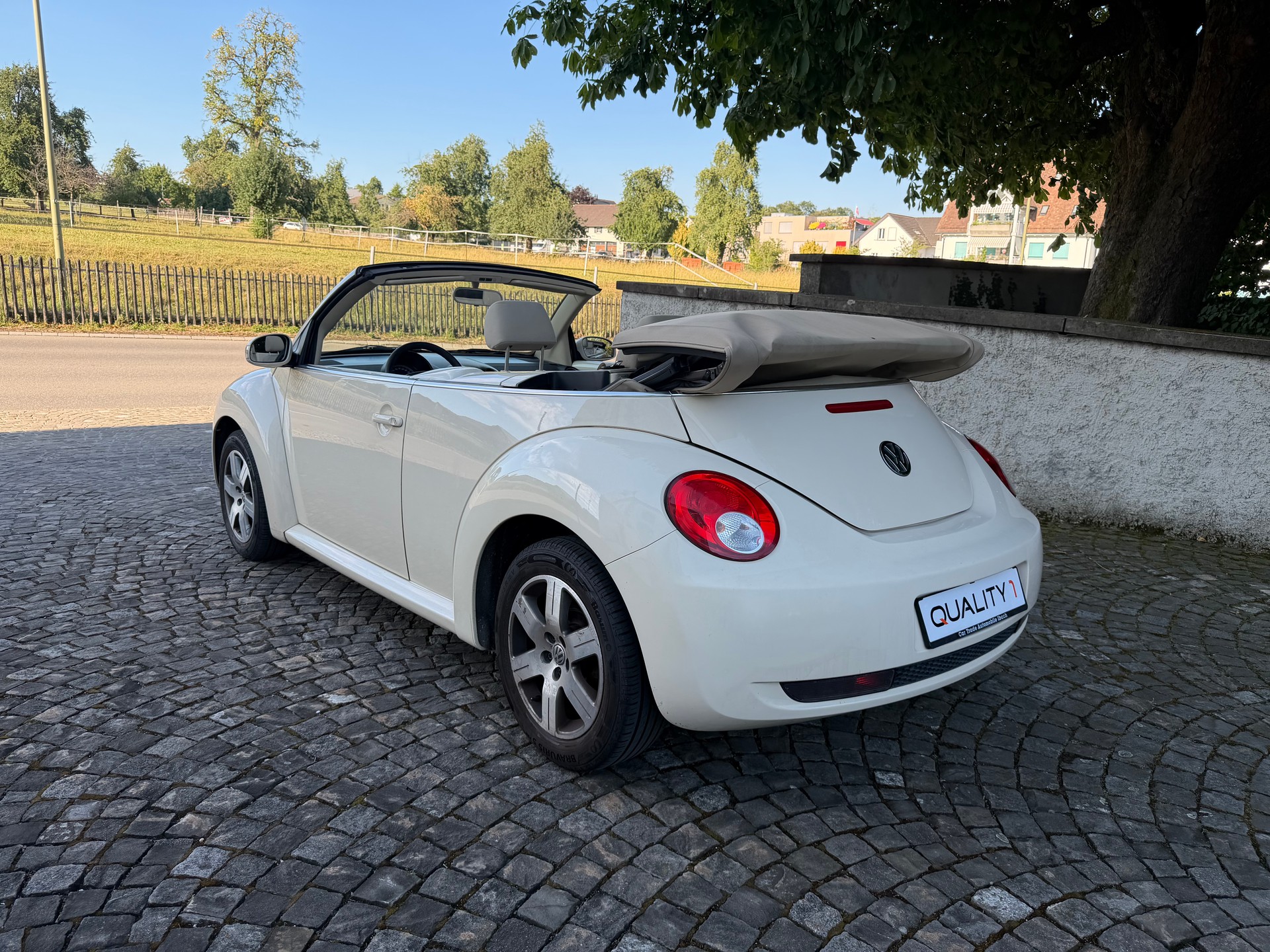 VW Beetle Cabrio 1.4-image-8