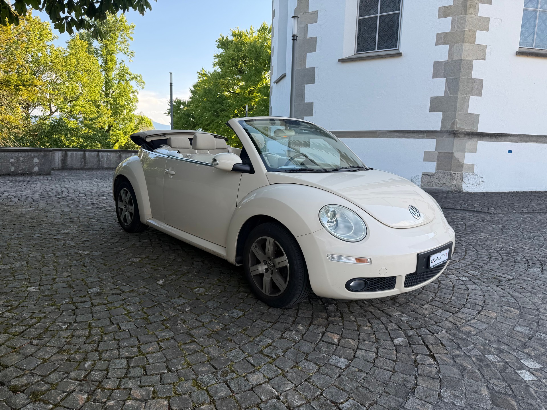VW Beetle Cabrio 1.4-image-3