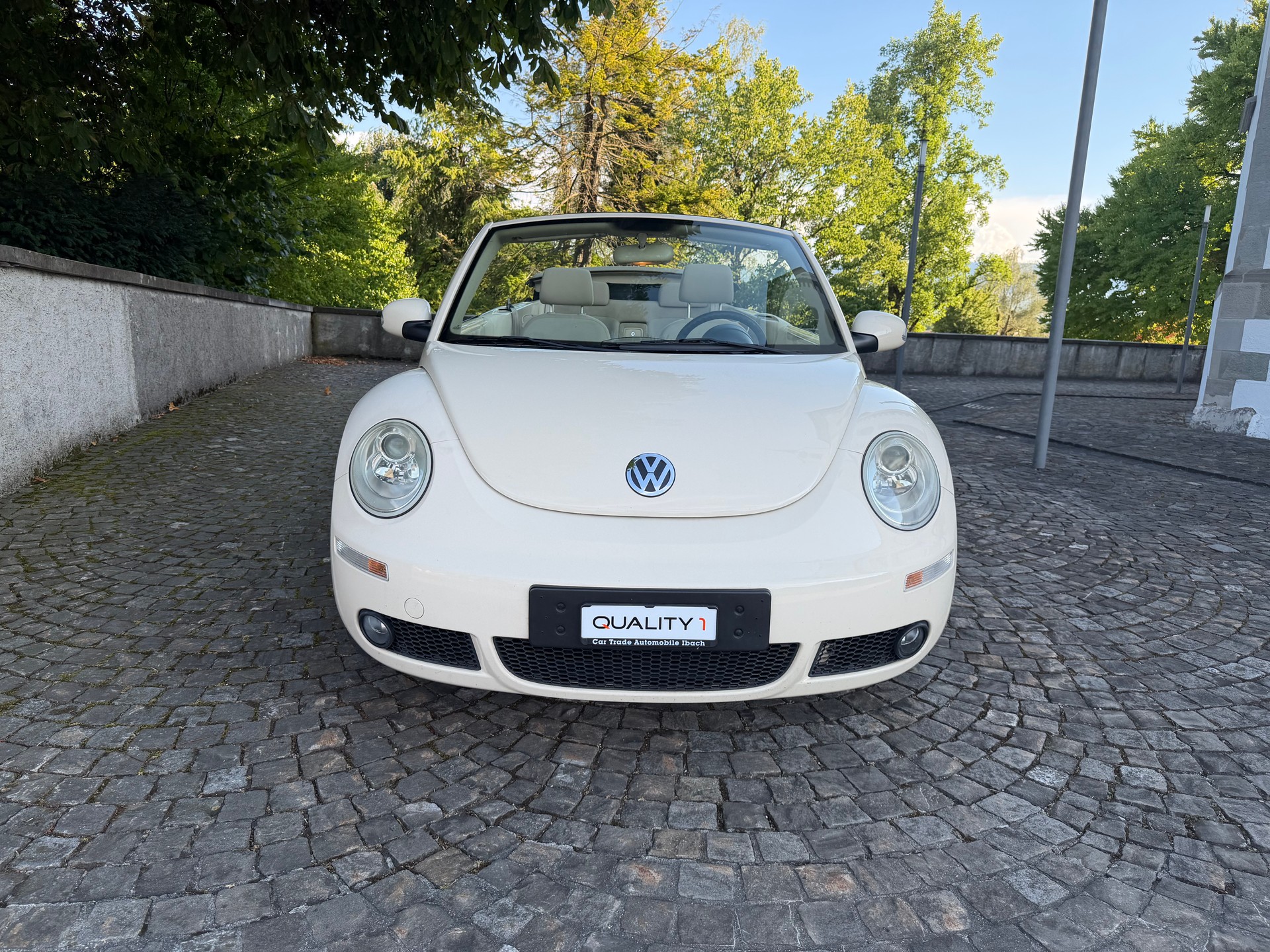 VW Beetle Cabrio 1.4-image-2