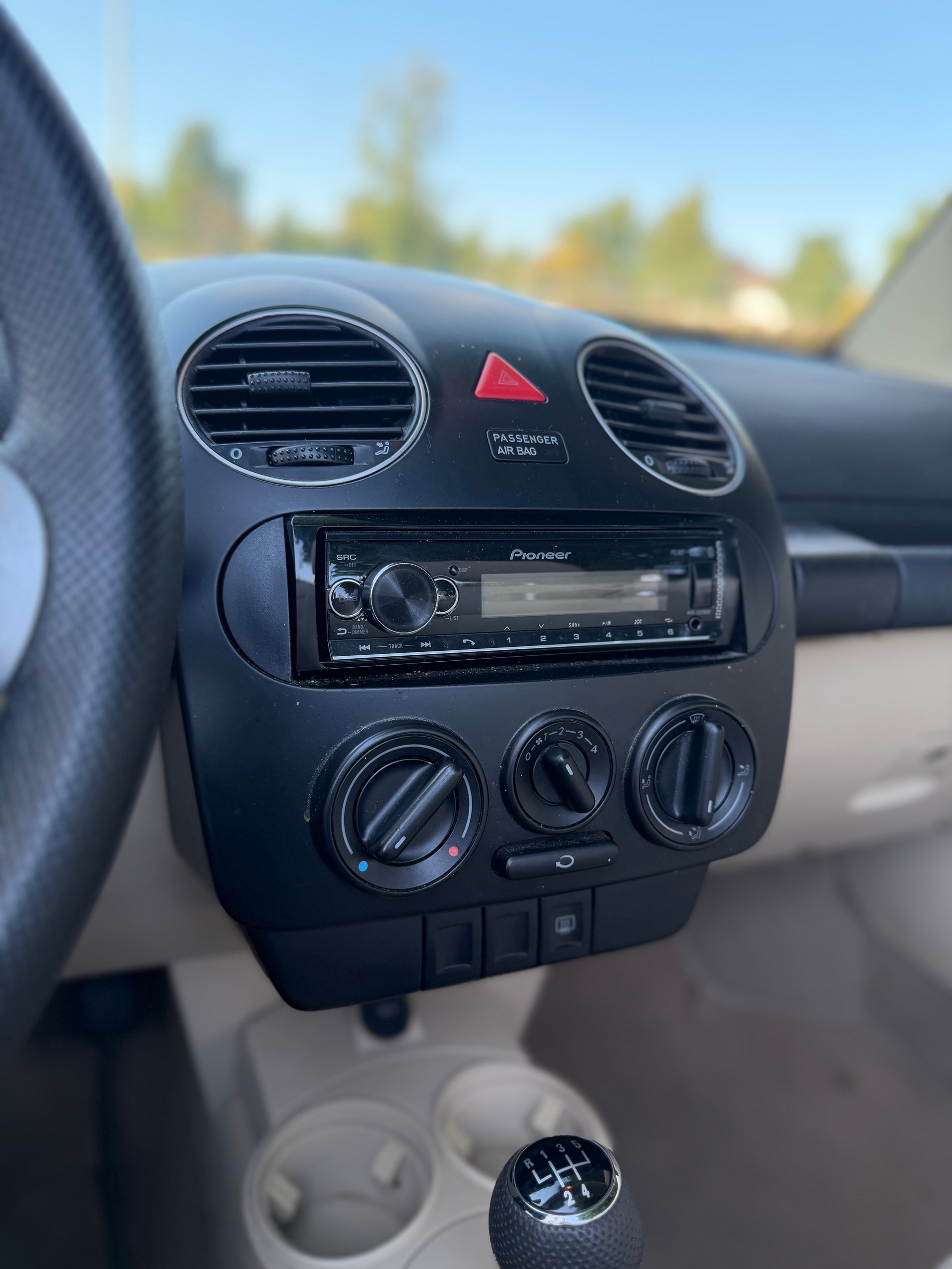 VW Beetle Cabrio 1.4-image-15