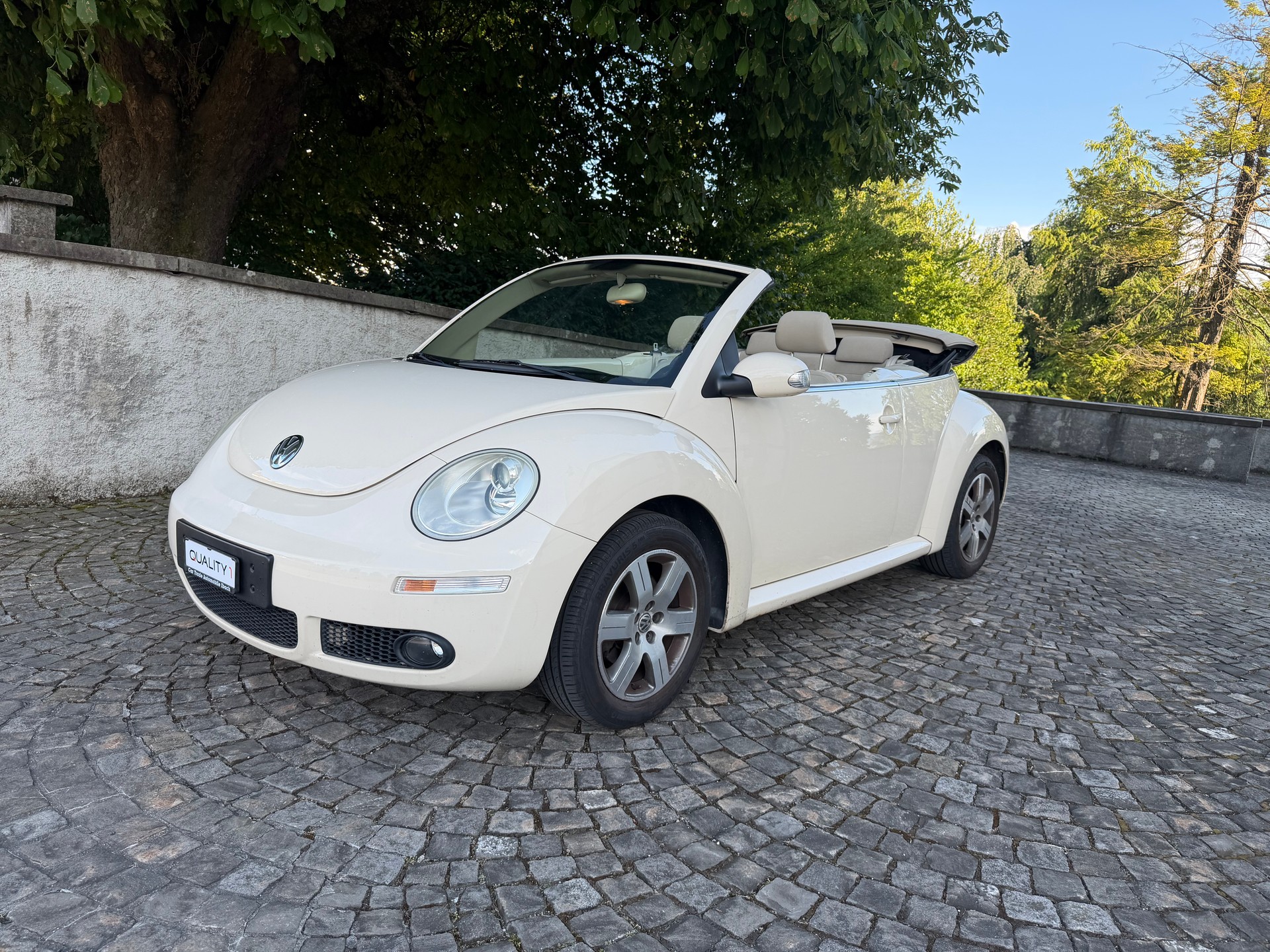 VW Beetle Cabrio 1.4-image-0