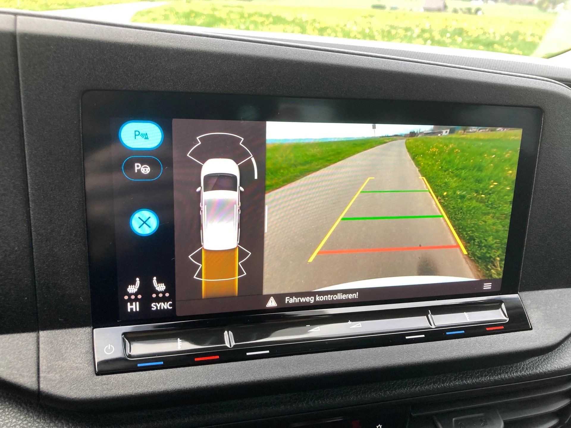 VW Caddy 2.0 TDI Liberty DSG mit Anhängerkupplung-image-11