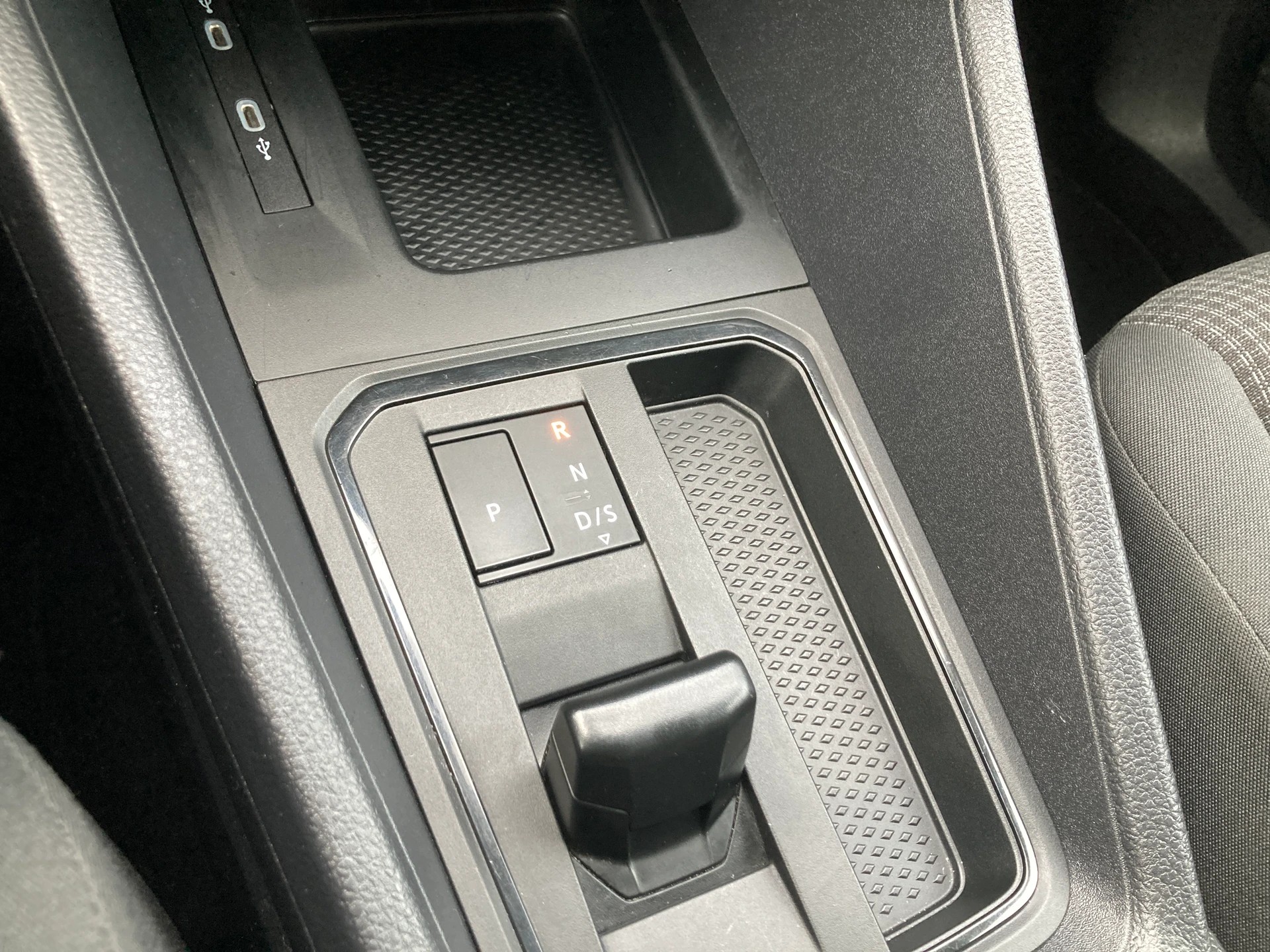 VW Caddy 2.0 TDI Liberty DSG mit Anhängerkupplung-image-12