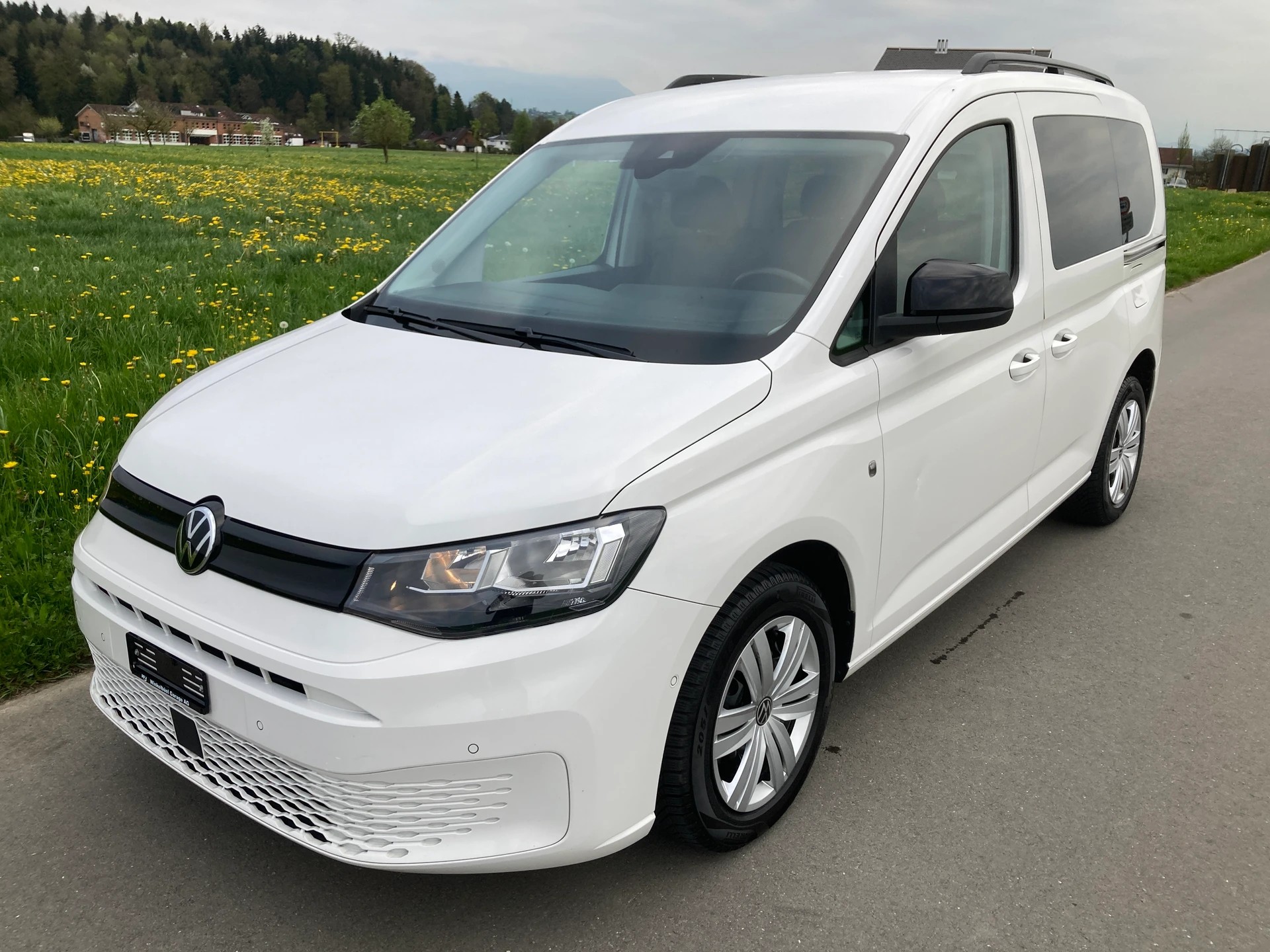 VW Caddy 2.0 TDI Liberty DSG mit Anhängerkupplung-image-0