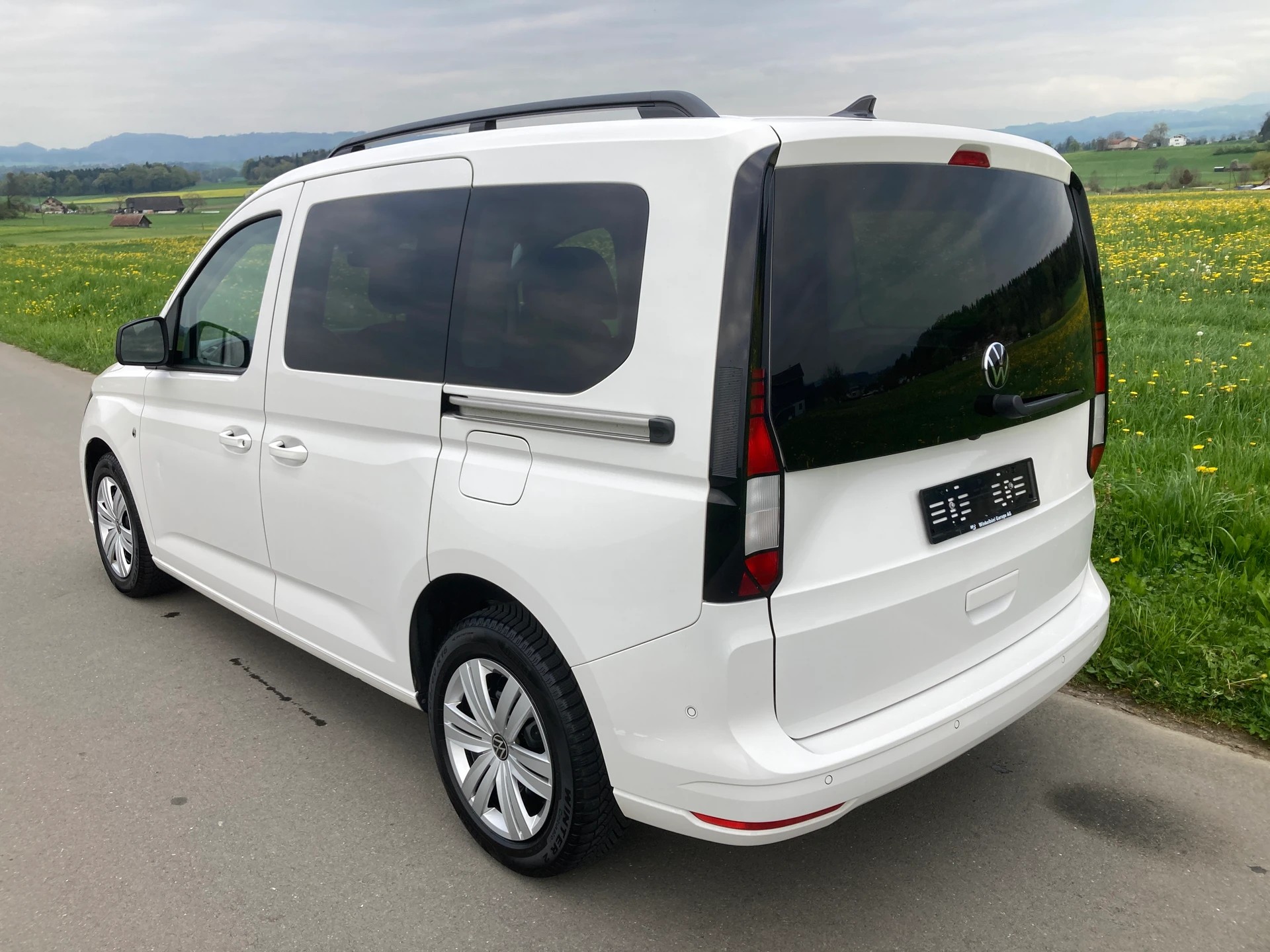 VW Caddy 2.0 TDI Liberty DSG mit Anhängerkupplung-image-3
