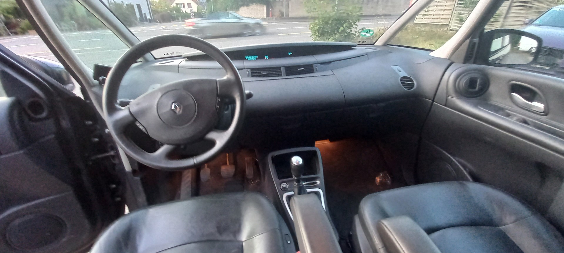 RENAULT Espace 2.0 dCi Swiss Edition-image-9