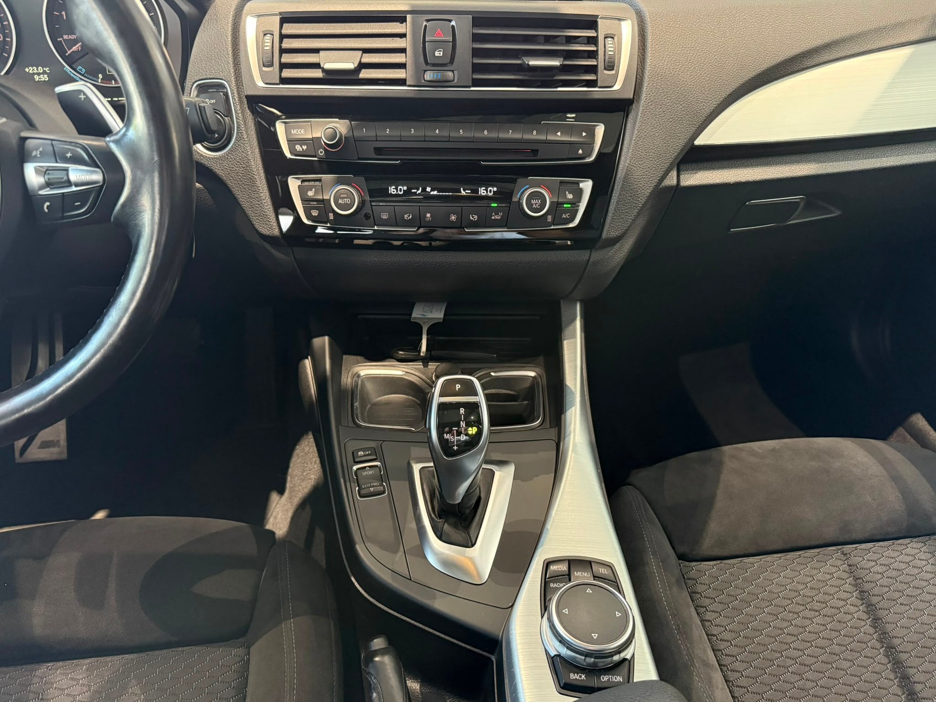 BMW M135i xDrive Steptronic-image-11