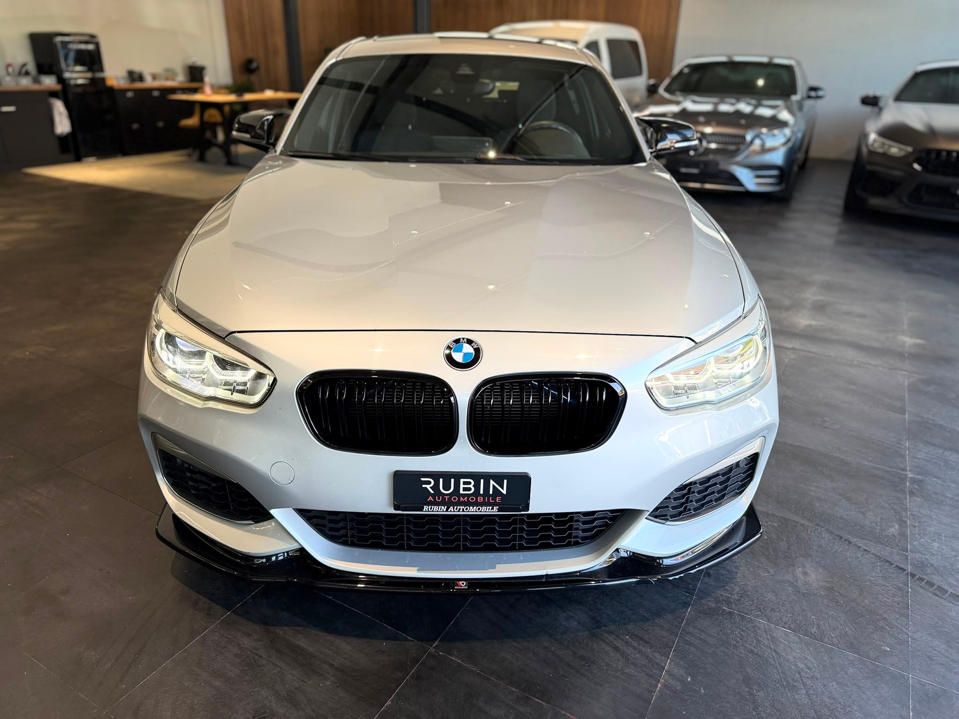 BMW M135i xDrive Steptronic-image-7
