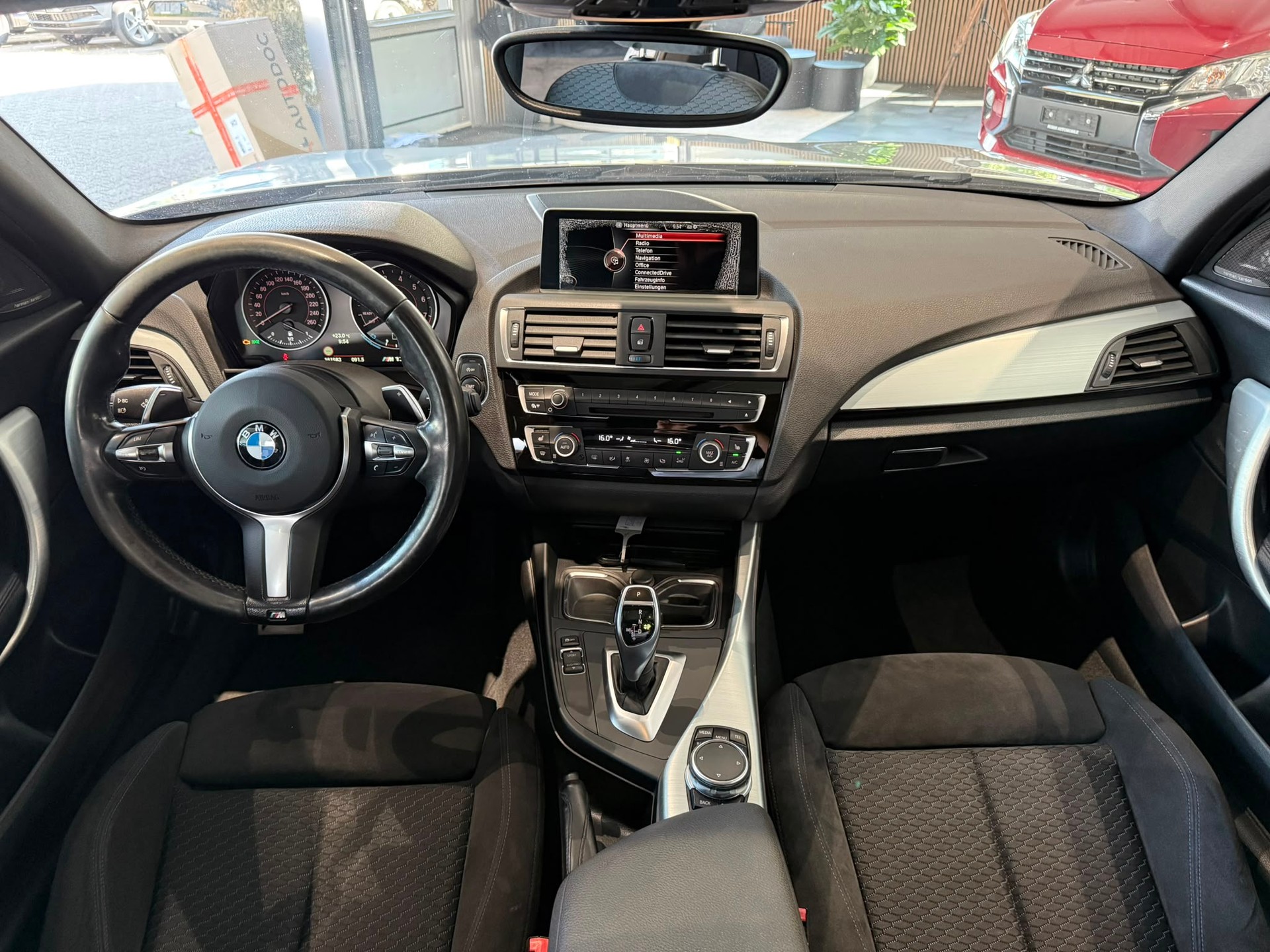 BMW M135i xDrive Steptronic-image-10