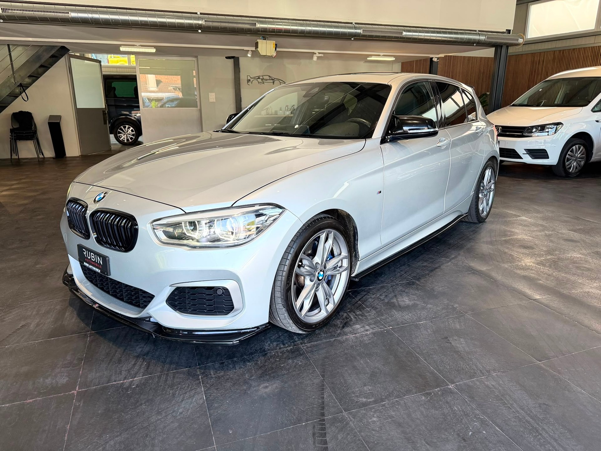 BMW M135i xDrive Steptronic-image-0