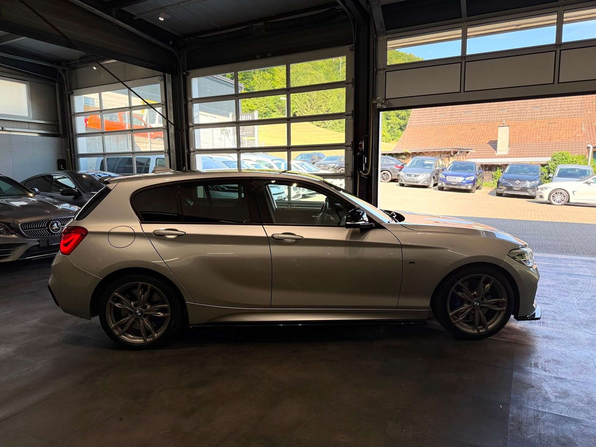 BMW M135i xDrive Steptronic-image-5