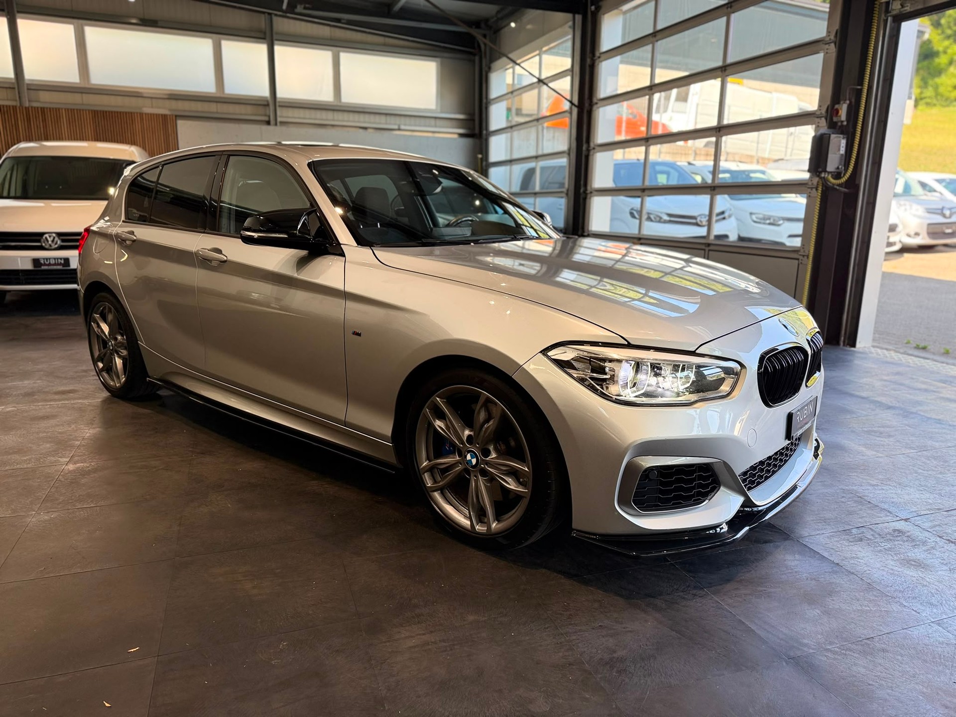 BMW M135i xDrive Steptronic-image-6